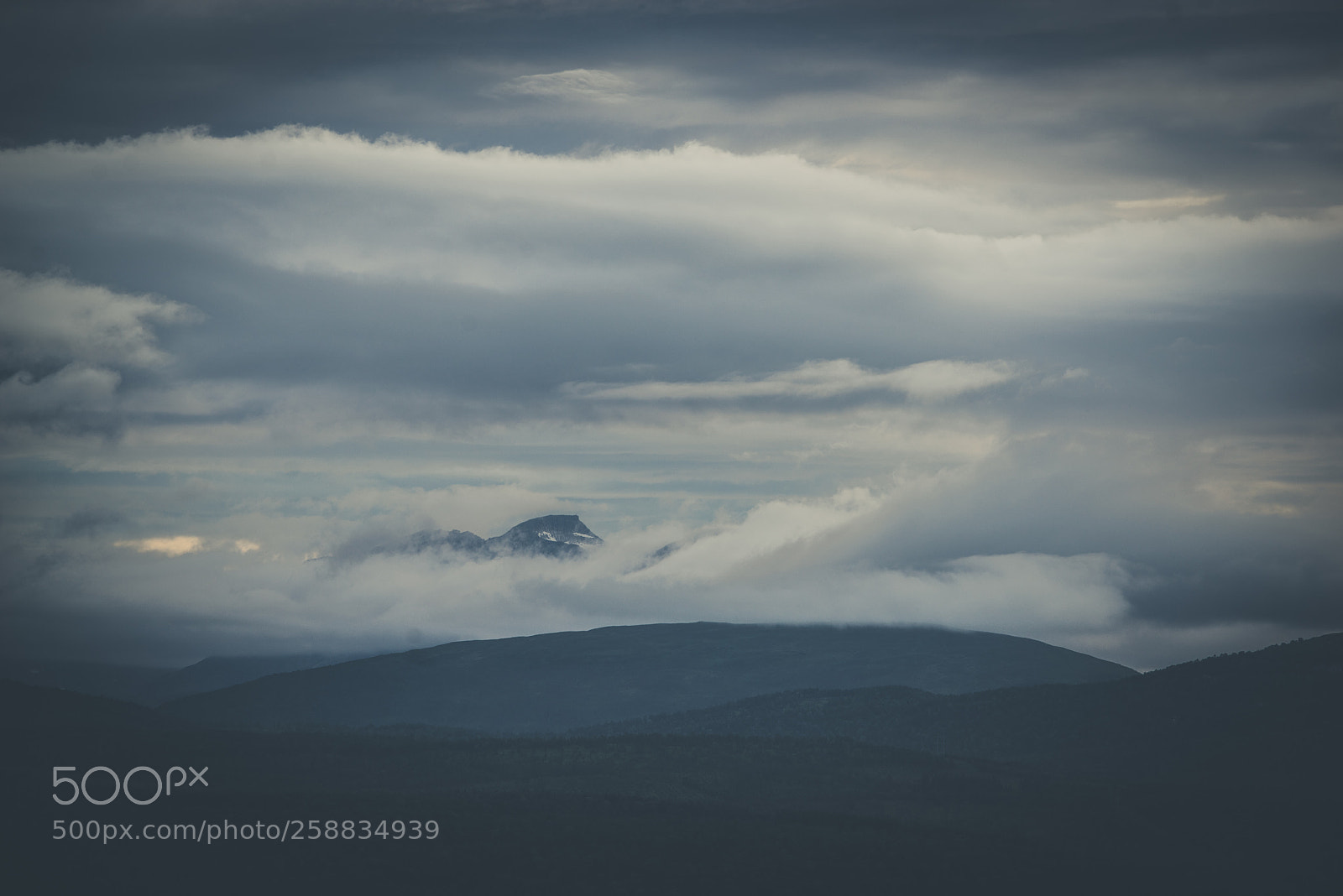 Sony a7R sample photo. Veiled peak photography