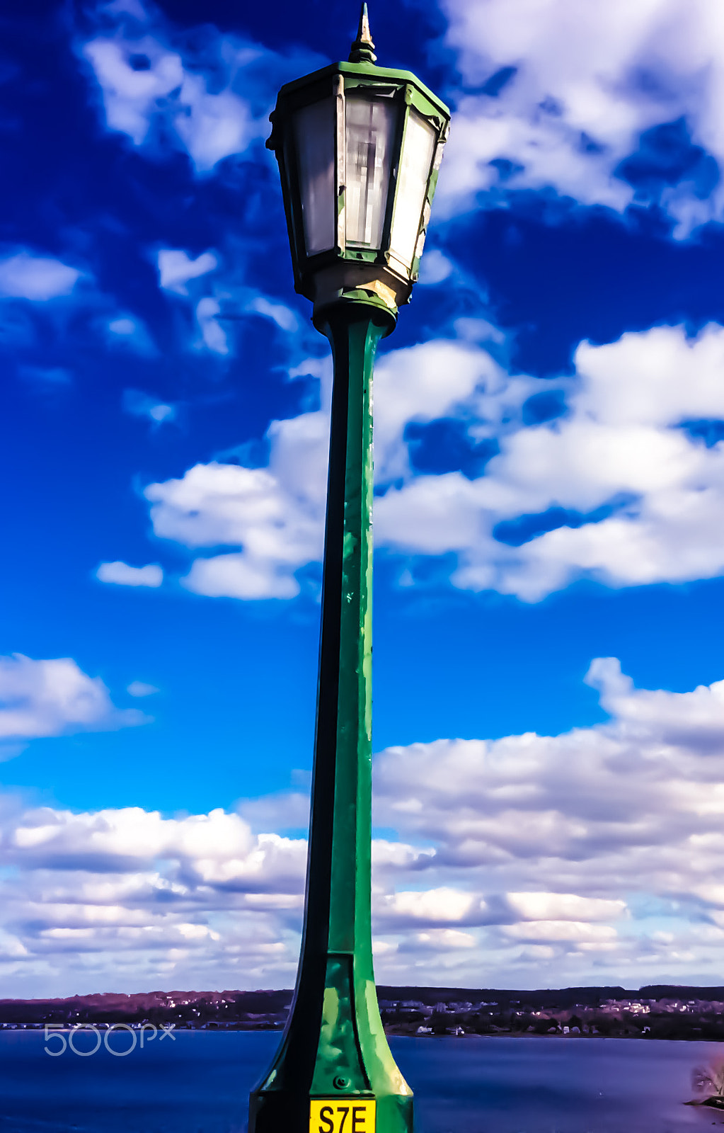 Apple iPad mini 2 sample photo. Street light photography