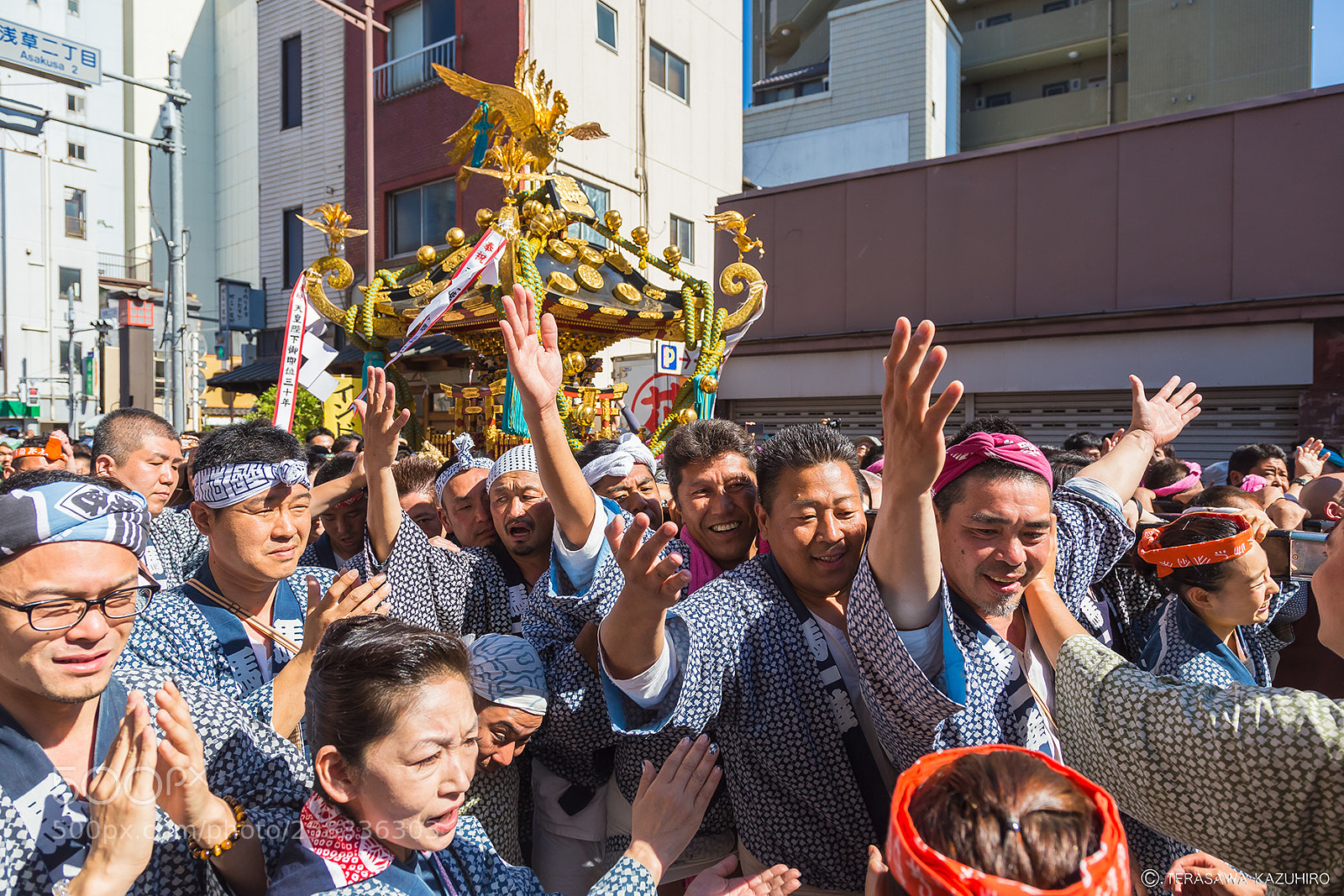 Canon EOS 6D sample photo. Portable shrine with men photography