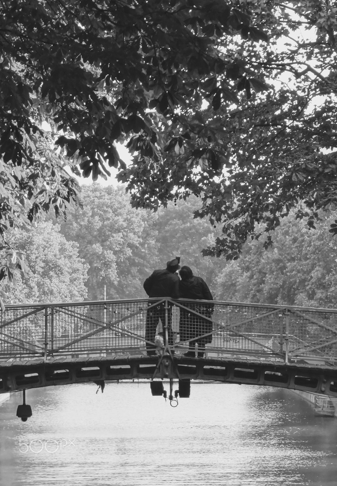 Sony Cyber-shot DSC-WX80 sample photo. Old love in paris photography