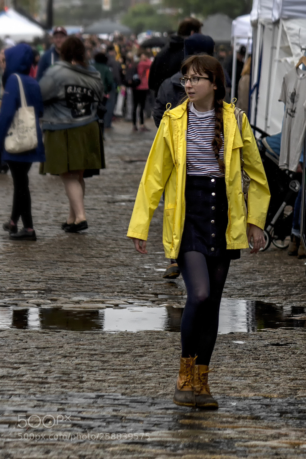 Canon EOS 100D (EOS Rebel SL1 / EOS Kiss X7) sample photo. Yellow rain coat photography