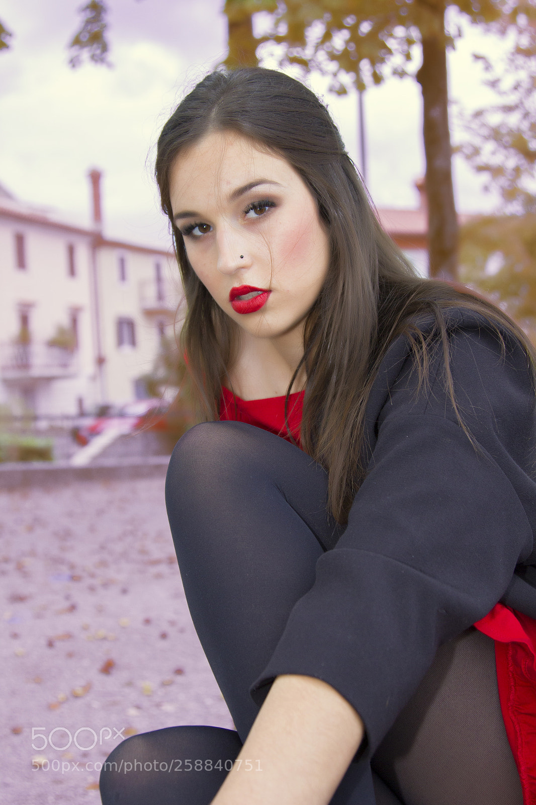 Canon EOS 550D (EOS Rebel T2i / EOS Kiss X4) sample photo. Lady in red photography