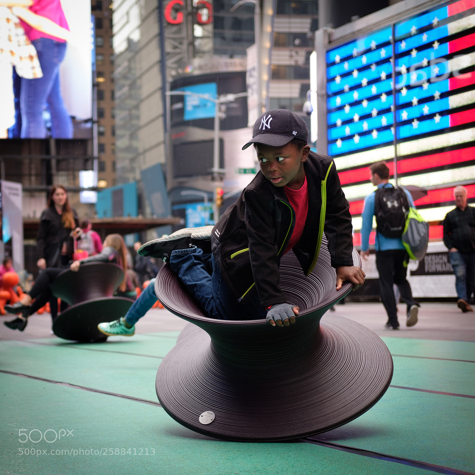 Fujifilm X-T20 sample photo. Time square kid photography