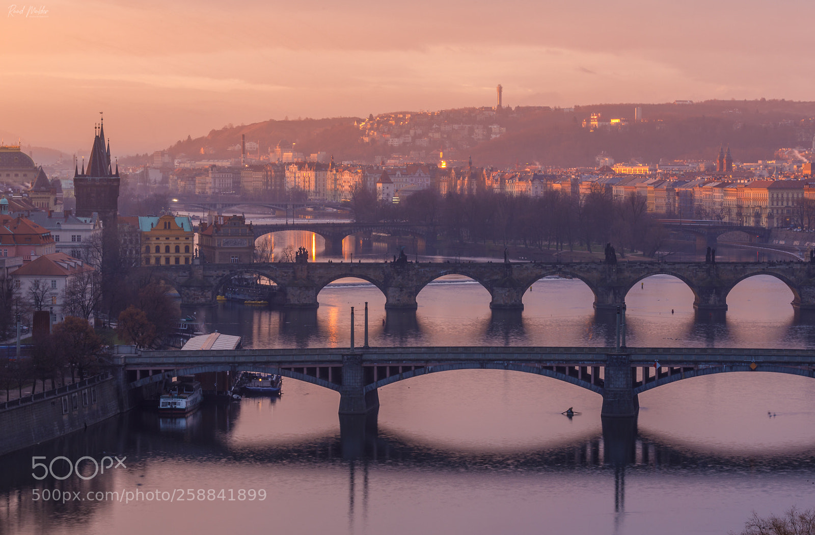 Canon EOS 5D Mark IV sample photo. Early morning prague photography