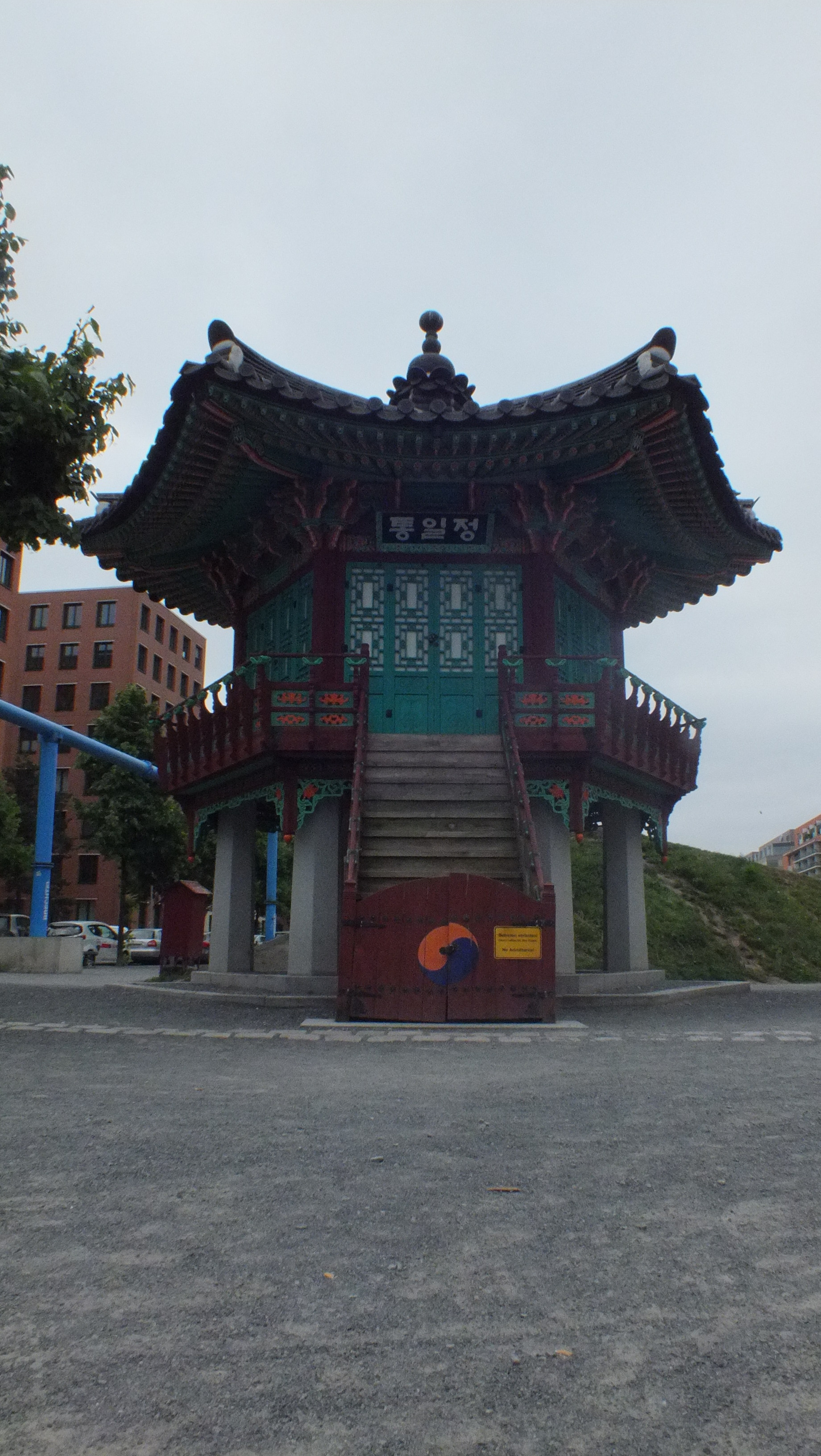 FujiFilm FinePix HS20 EXR (FinePix HS22 EXR) sample photo. Korean pavilion photography