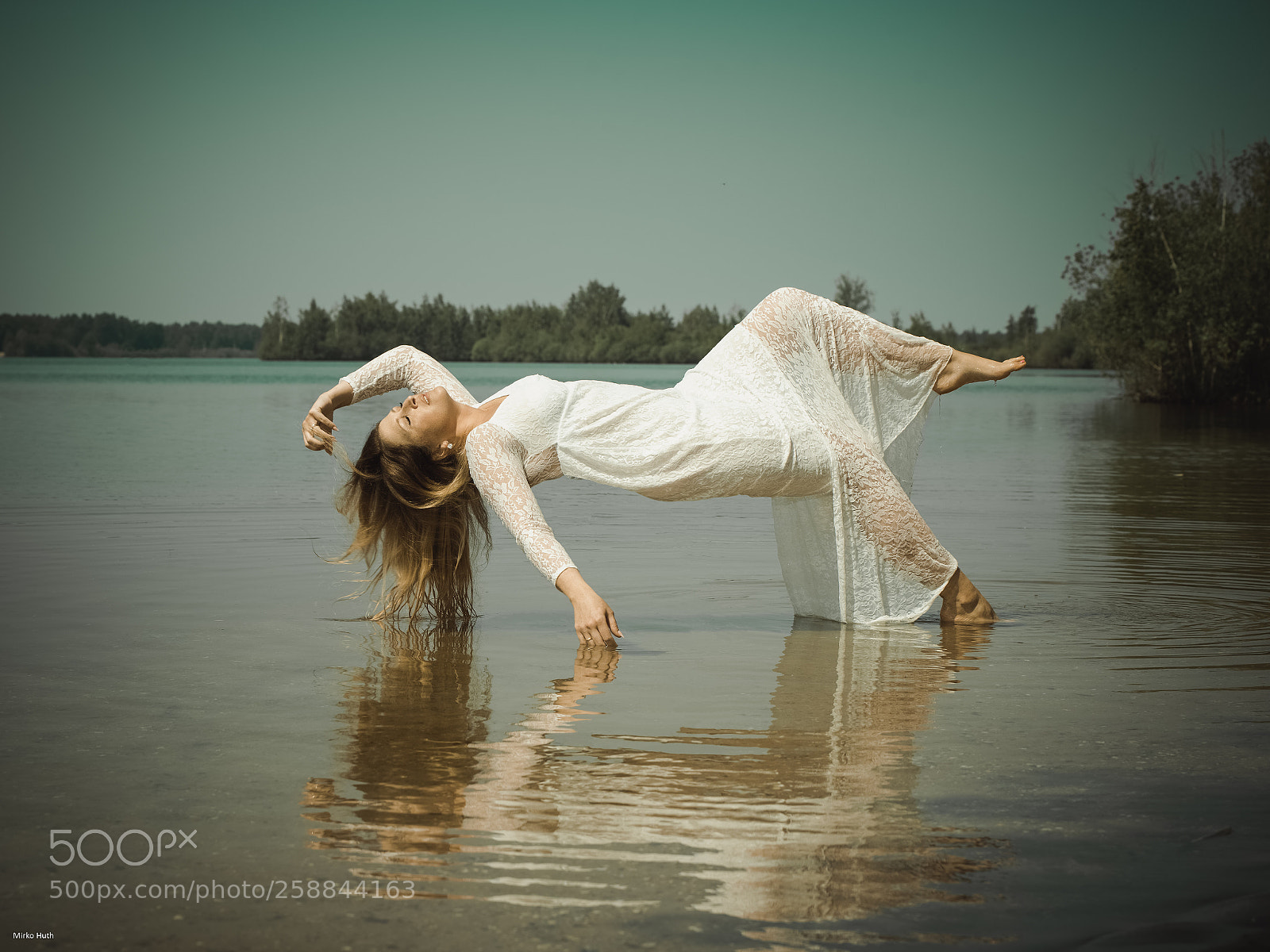 Nikon D750 sample photo. Su - levitation i photography