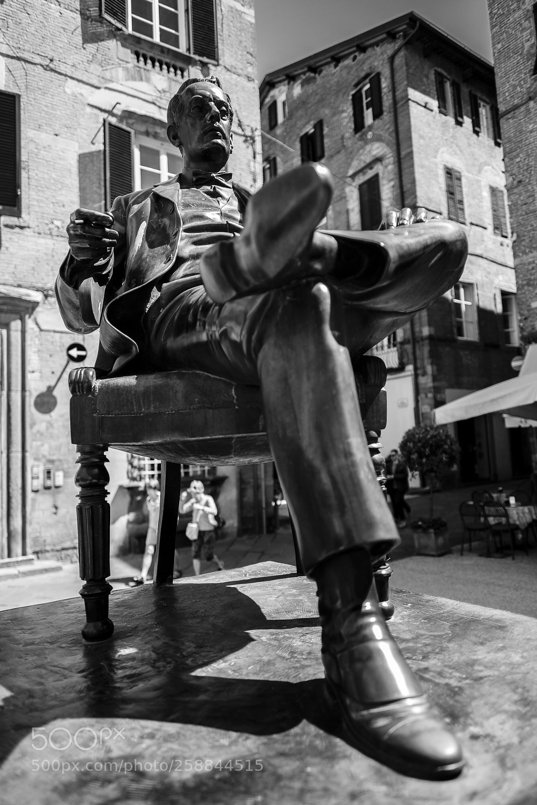 Fujifilm X-T2 sample photo. Puccini statue photography