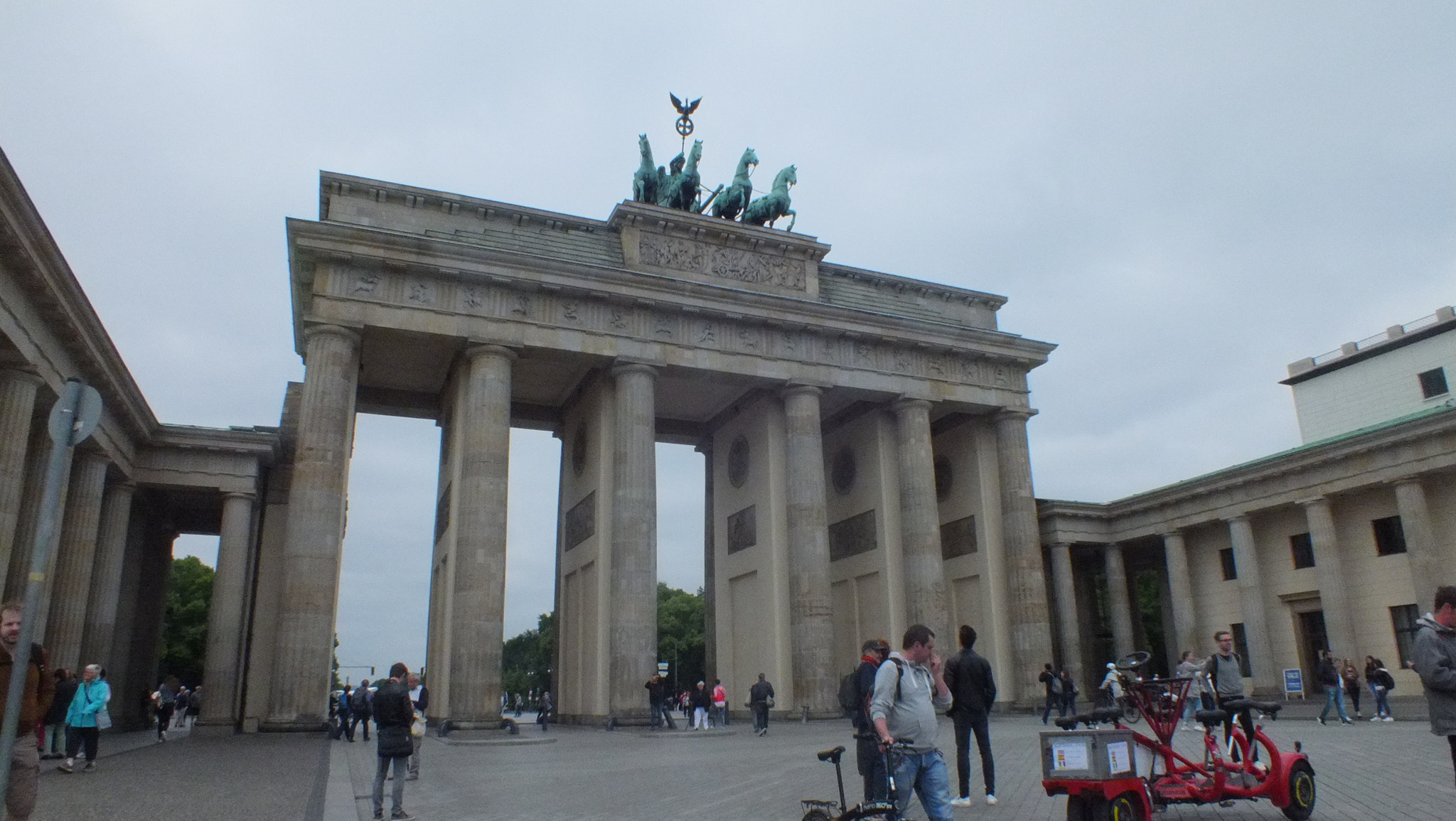 FujiFilm FinePix HS20 EXR (FinePix HS22 EXR) sample photo. Brandenburger tor photography