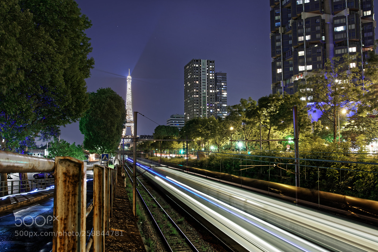 Canon EOS 80D sample photo. Let's enter in paris photography