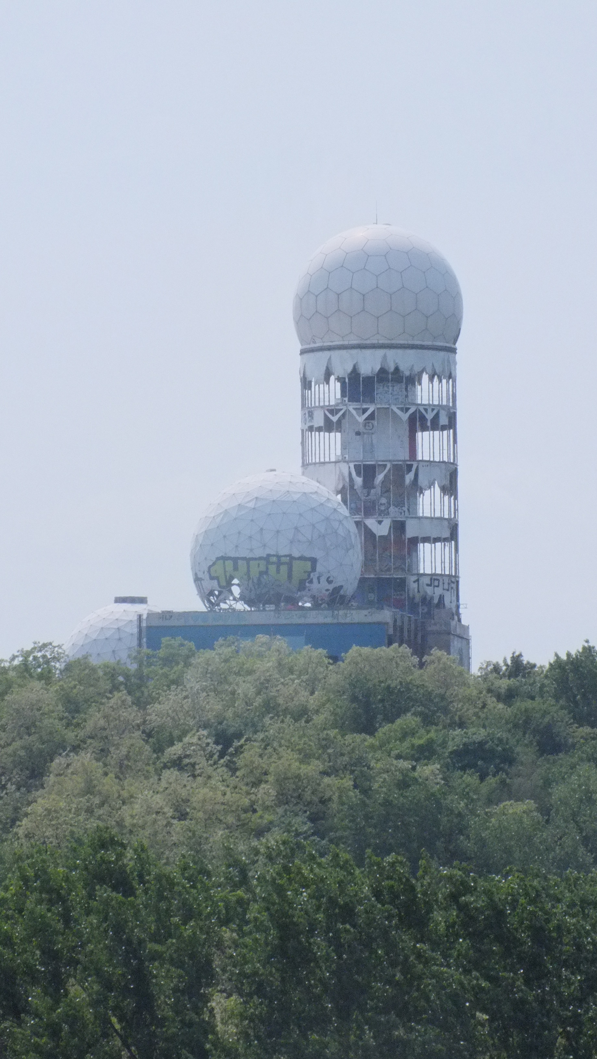 FujiFilm FinePix HS20 EXR (FinePix HS22 EXR) sample photo. Teufelsberg photography