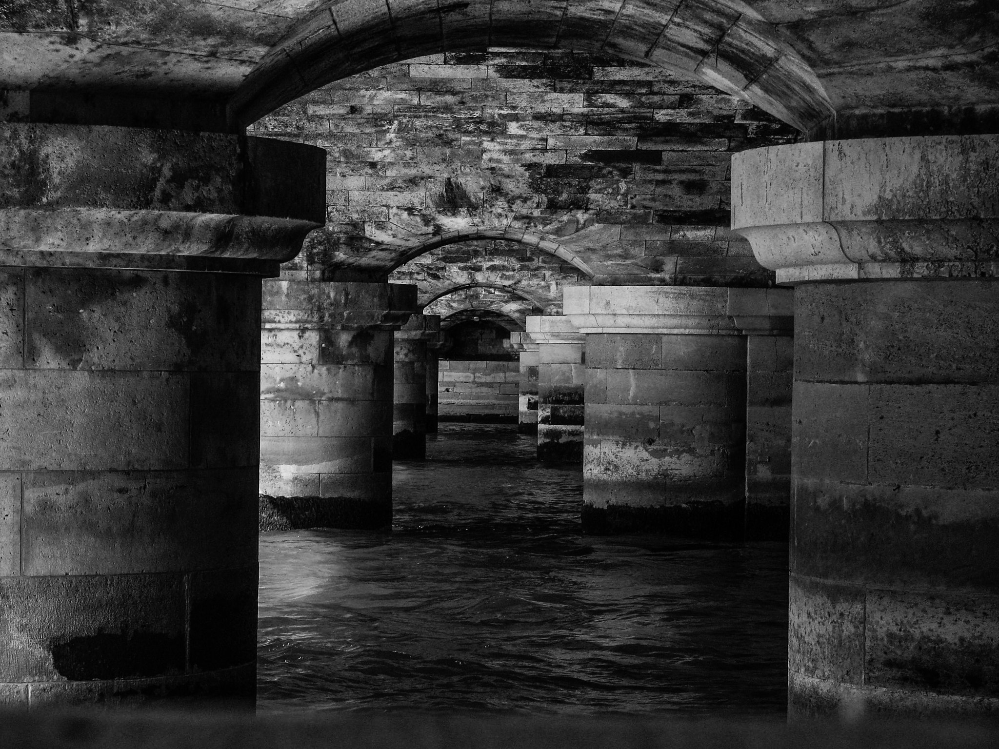 Canon POWERSHOT S3 IS sample photo. Old bridge columns photography
