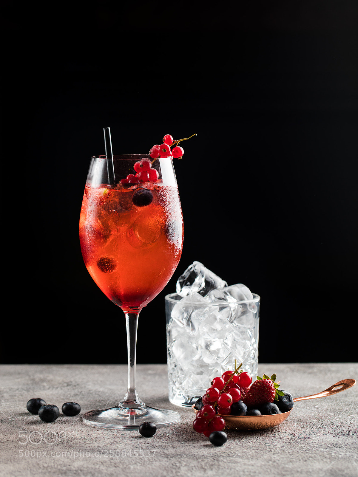 Canon EOS 5D Mark IV sample photo. Cocktail porn photography