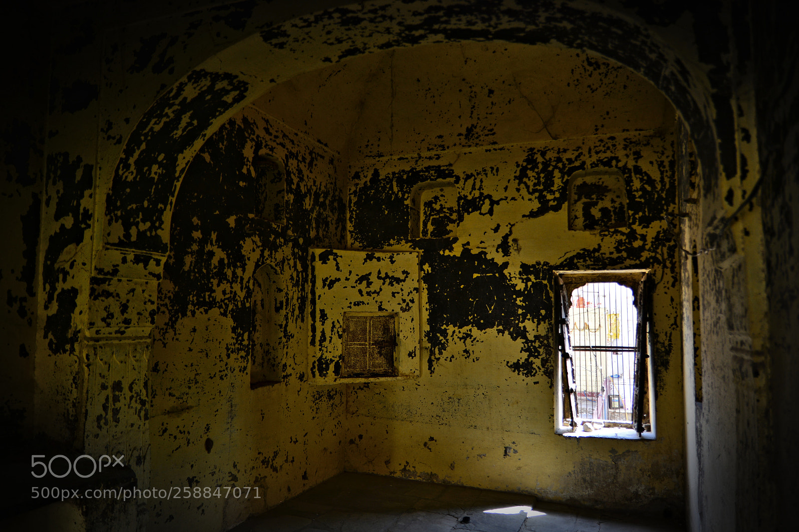 Nikon D5200 sample photo. Creepy room photography