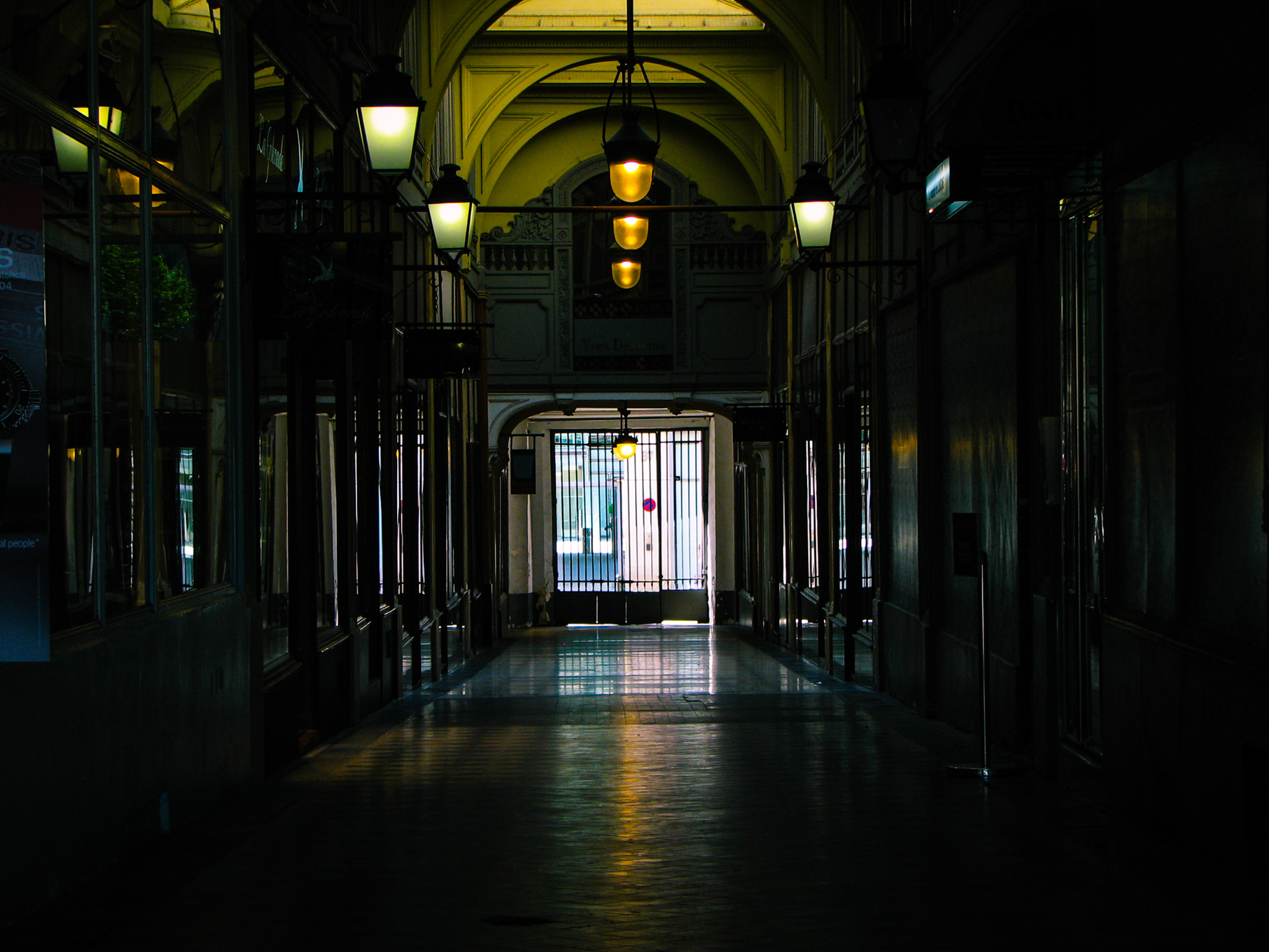 Canon POWERSHOT S3 IS sample photo. Shot in the lobby photography