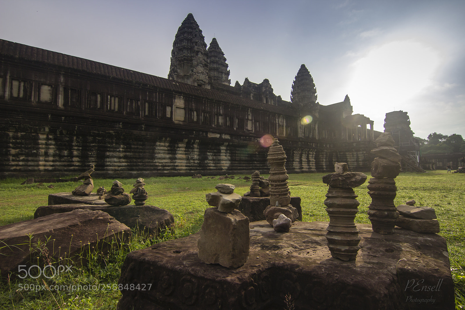 Canon EOS 600D (Rebel EOS T3i / EOS Kiss X5) sample photo. Angkor wat flare photography