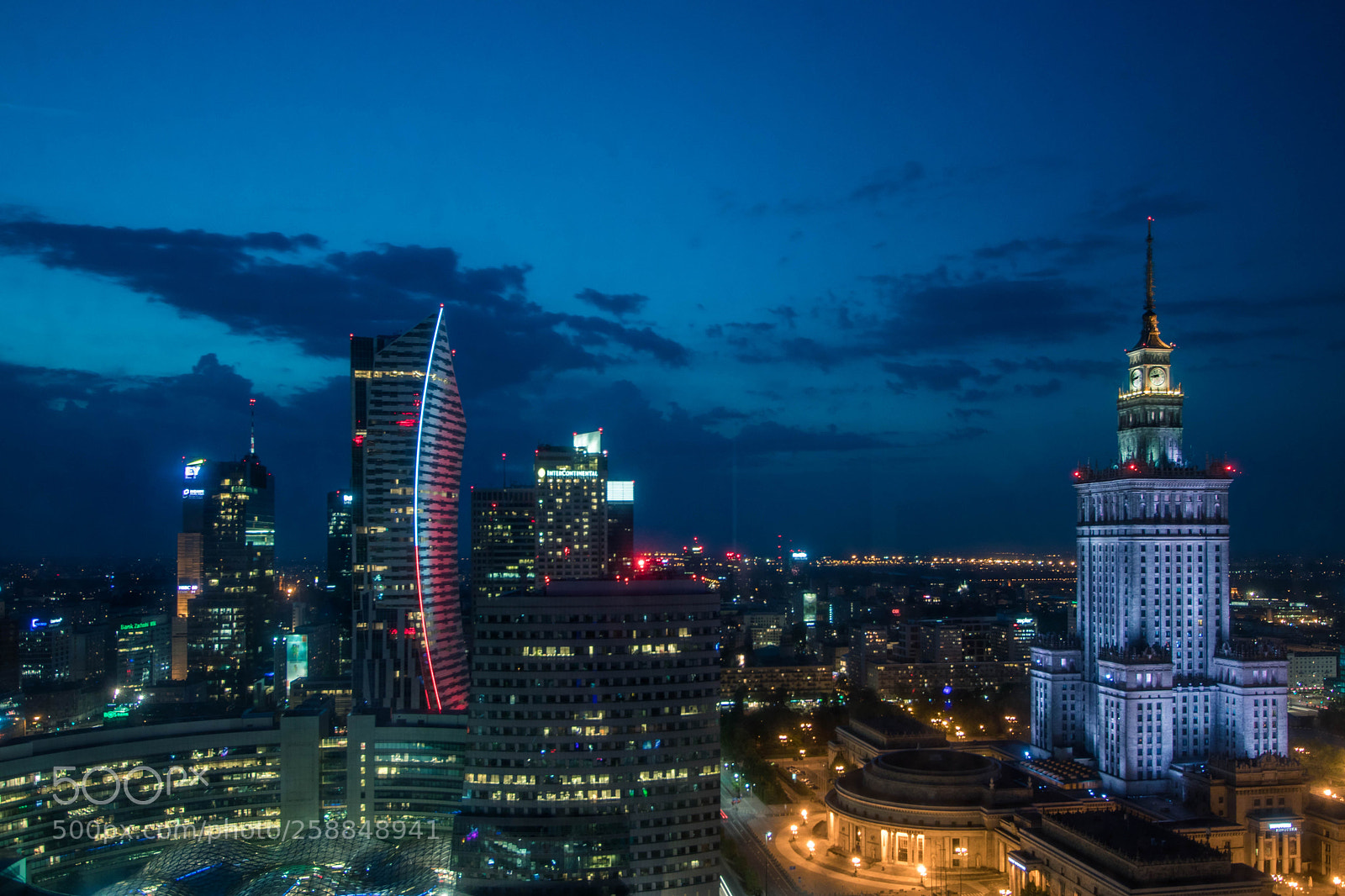 Canon EOS 200D (EOS Rebel SL2 / EOS Kiss X9) sample photo. Warsaw at night.. photography
