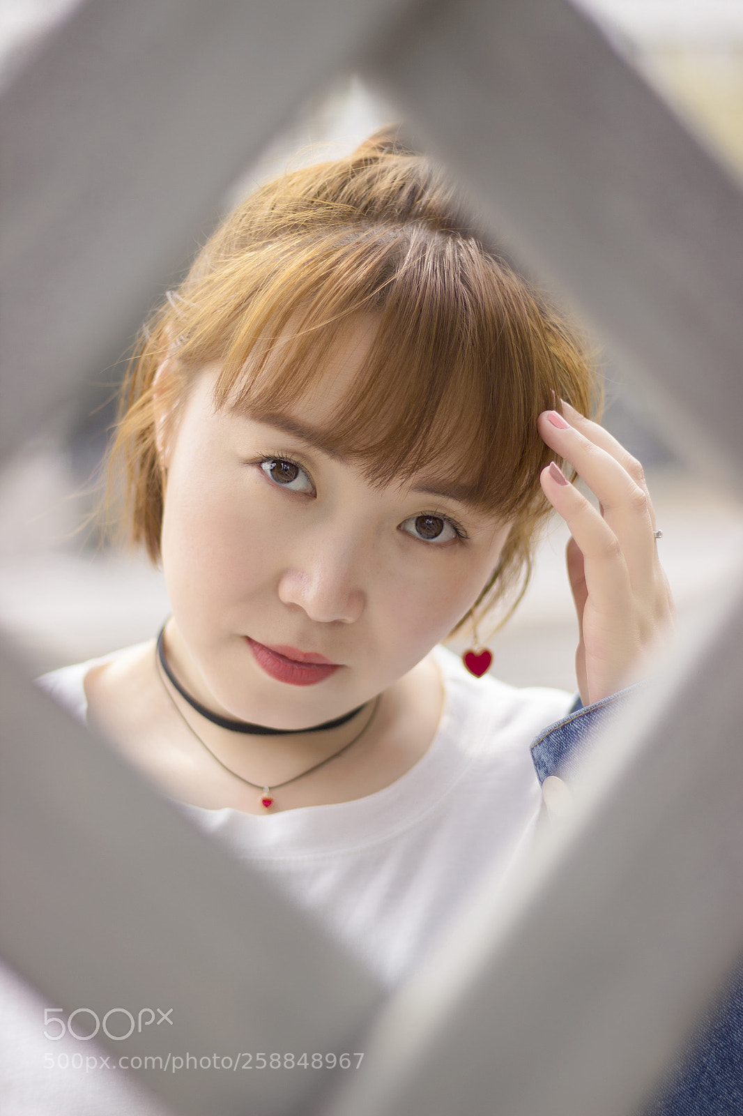 Canon EOS 600D (Rebel EOS T3i / EOS Kiss X5) sample photo. 窗外 photography