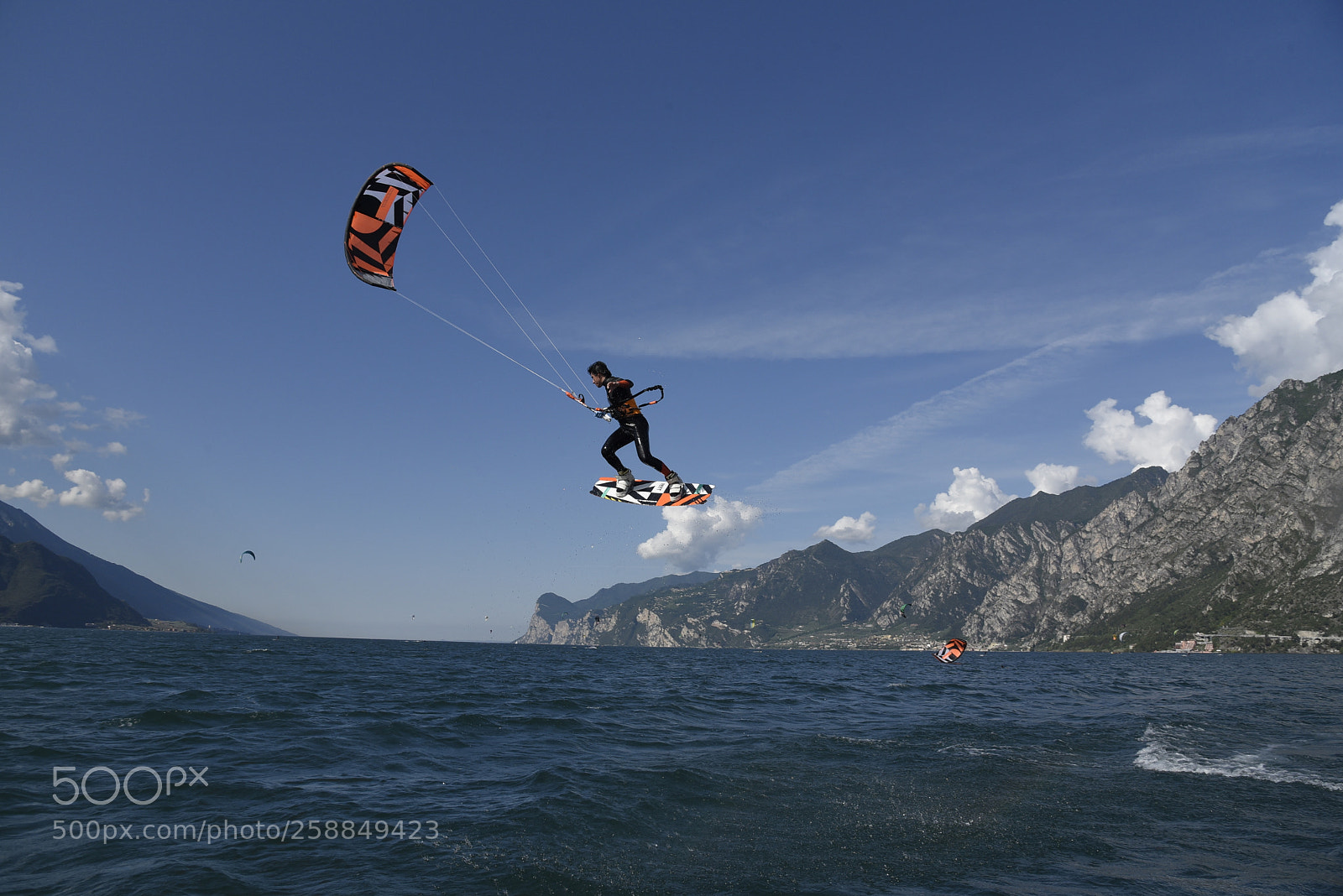 Nikon AF-S Nikkor 24-120mm F4G ED VR sample photo. Kitesurfing photography