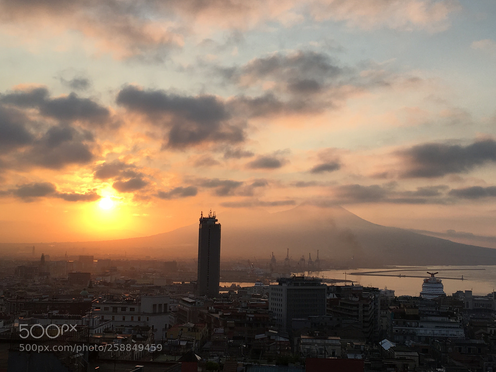 Apple iPhone SE sample photo. Napoli  photography