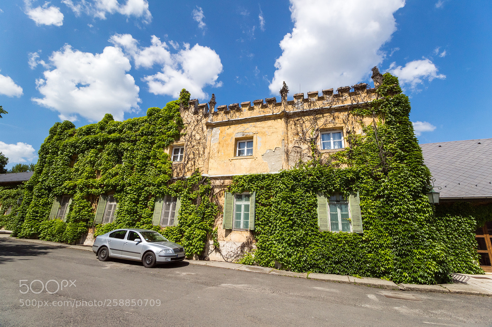 Canon EOS M10 sample photo. Emerald house photography