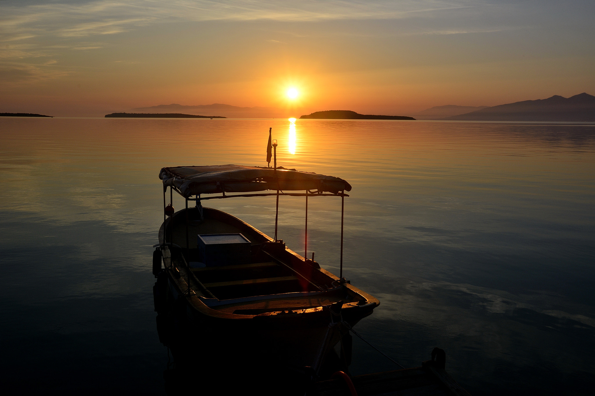 Nikon D7100 sample photo. Sunrise-boat photography
