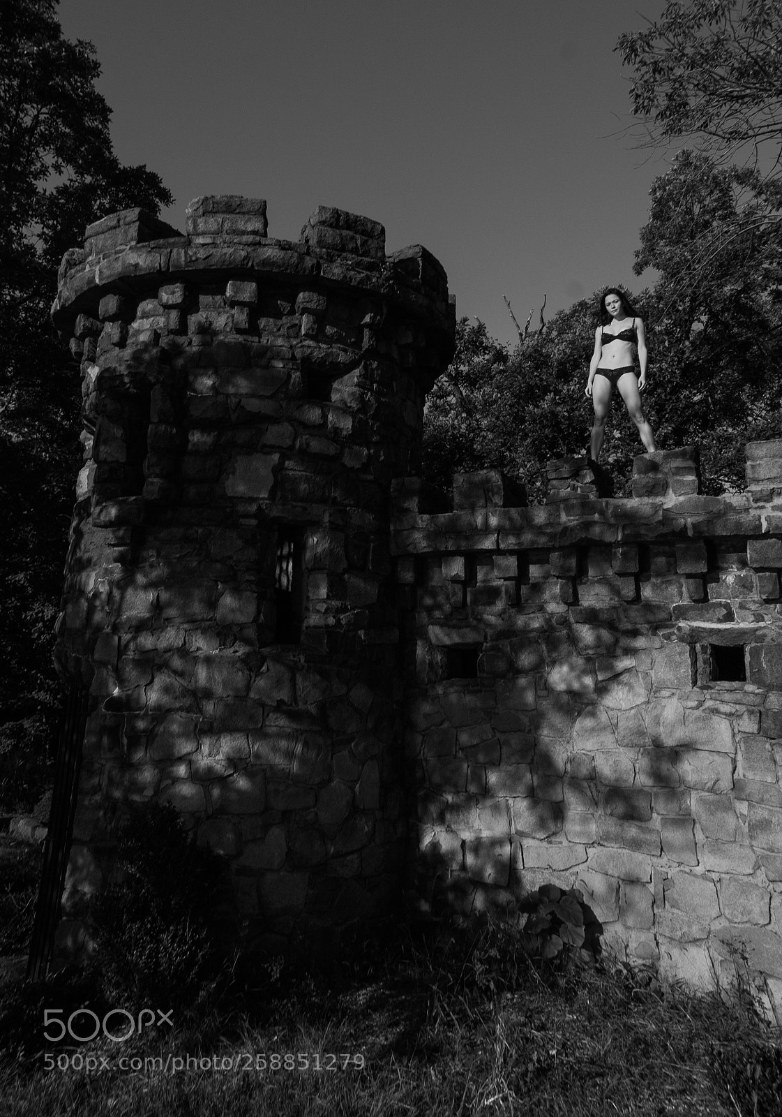 Canon EOS 350D (EOS Digital Rebel XT / EOS Kiss Digital N) sample photo. Model on castle photography