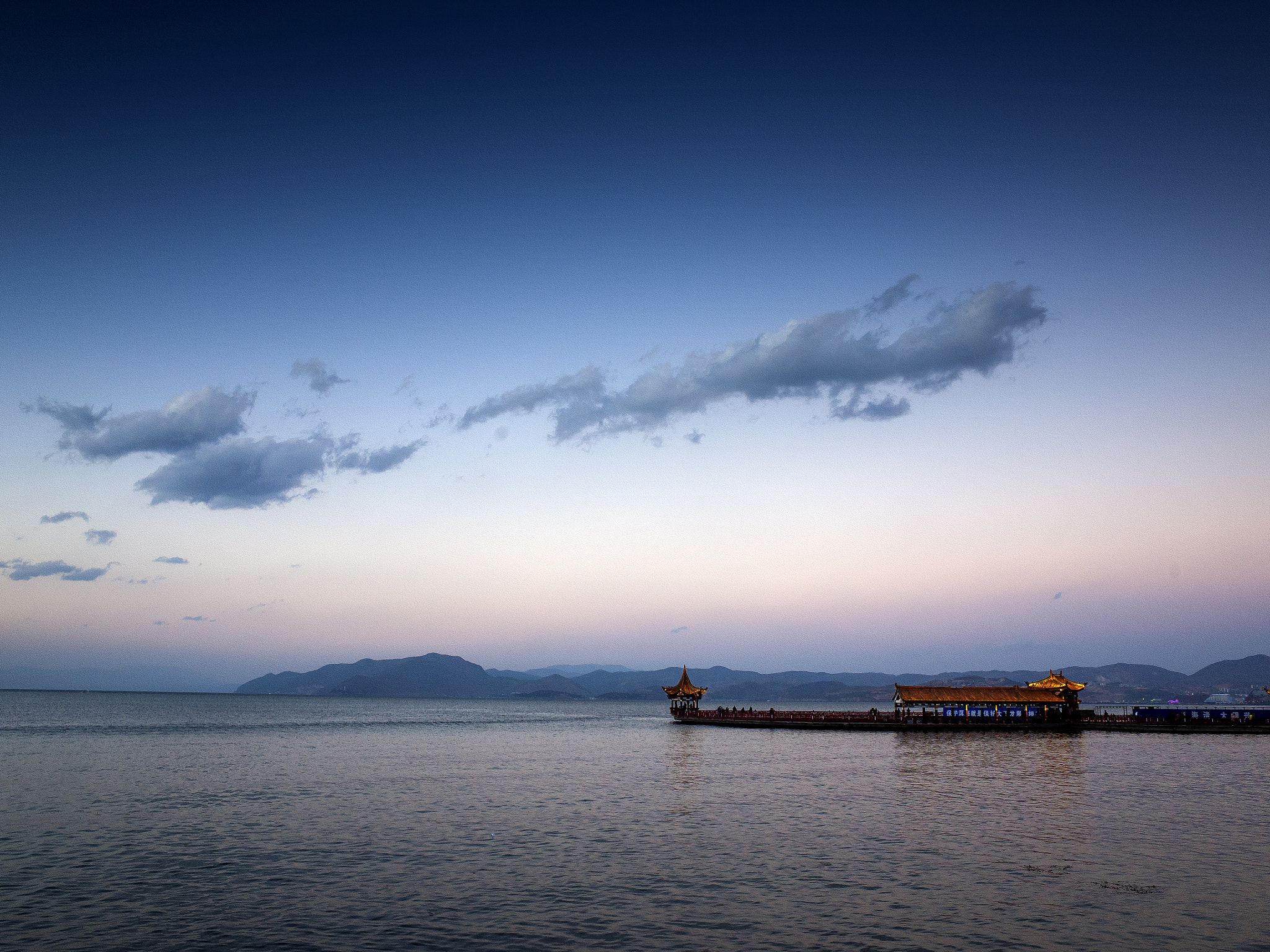 Ricoh GR sample photo. 洱海 photography