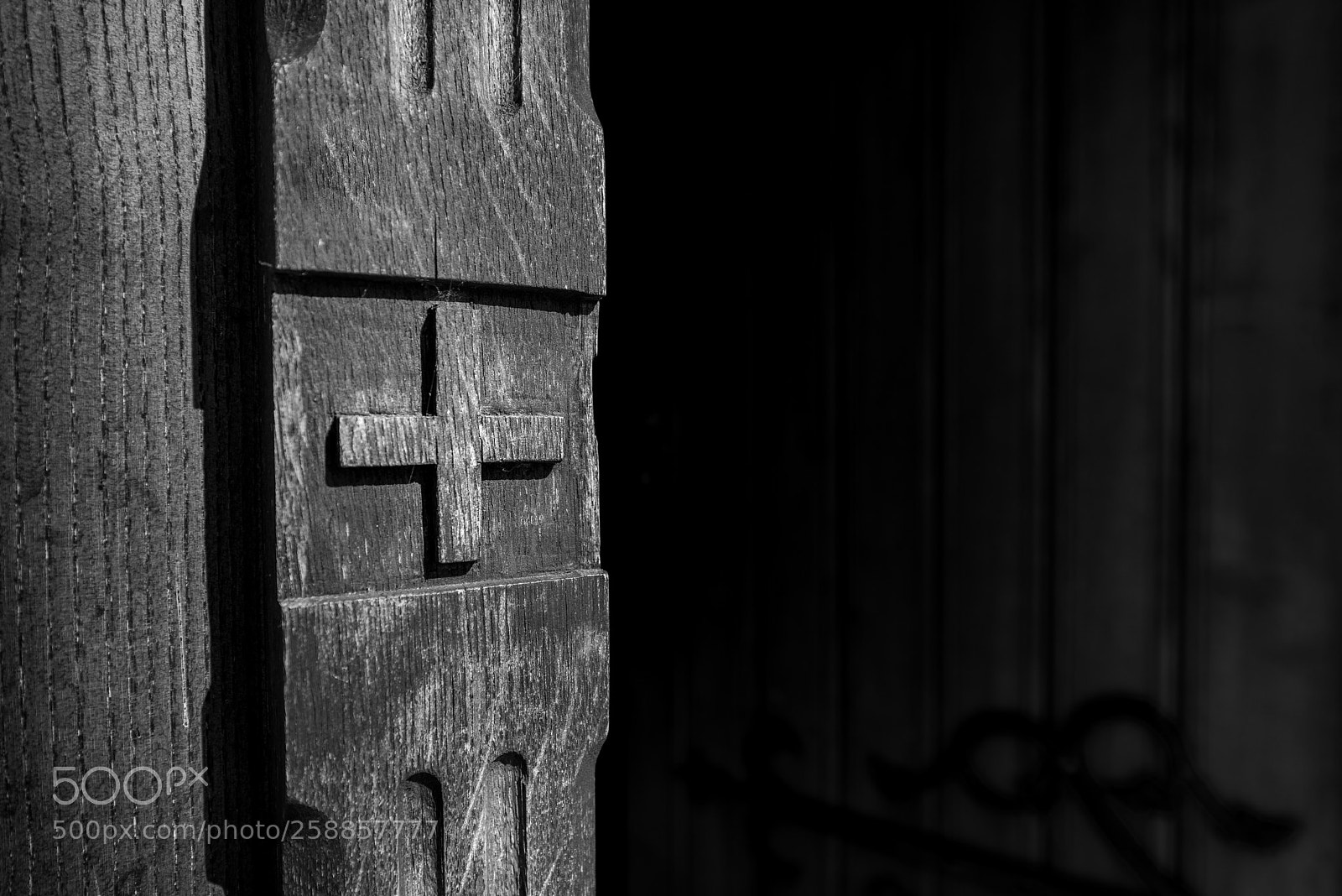 Nikon D810 sample photo. The church door photography