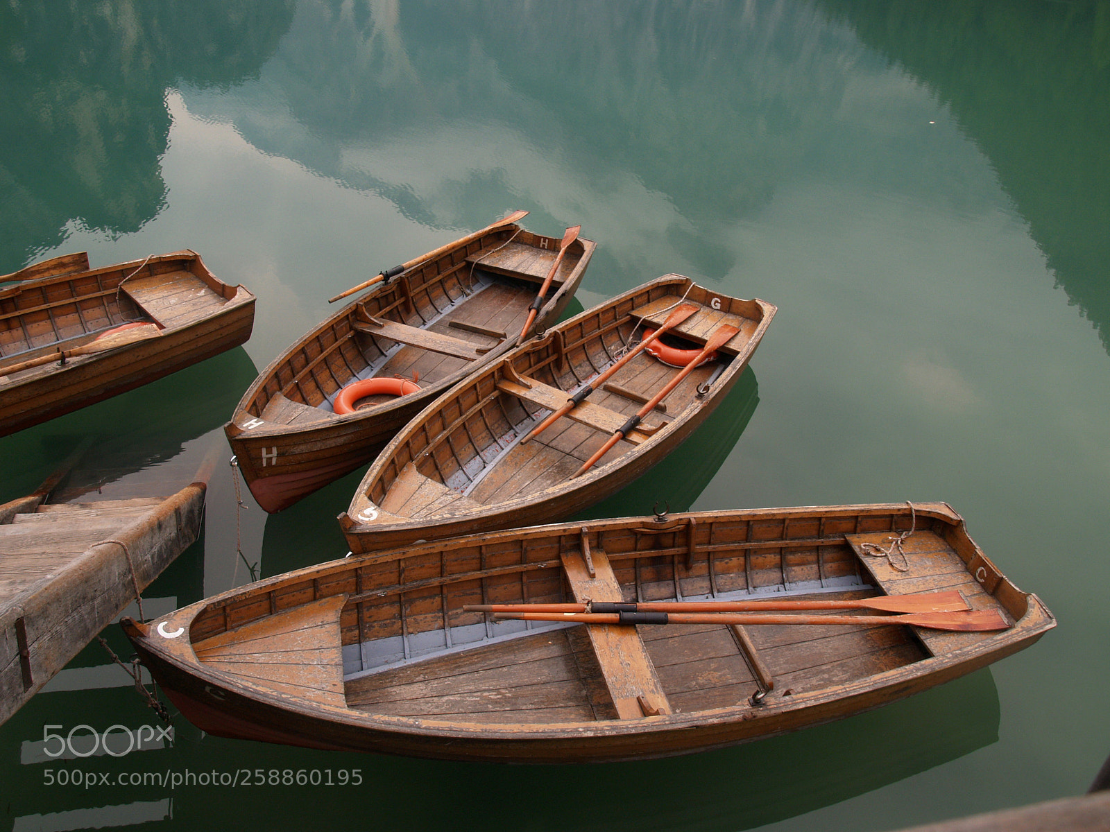 Olympus E-300 (EVOLT E-300) sample photo. Row boats near boathouse photography