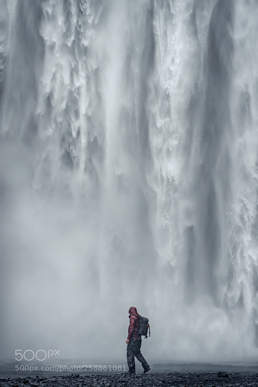 Sony a7 II sample photo. Afternoon walk at skogafoss photography