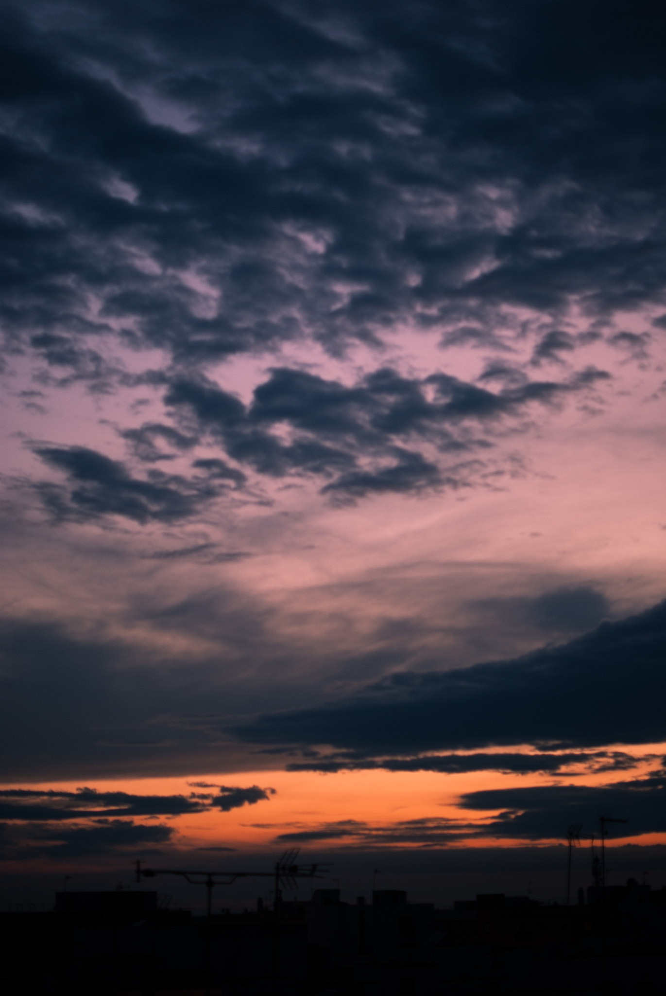 Sony Alpha DSLR-A330 sample photo. Atardecer urbano photography