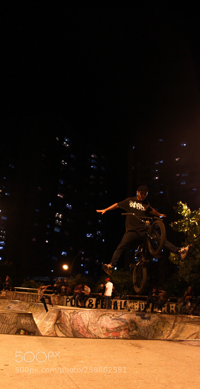Canon EOS 700D (EOS Rebel T5i / EOS Kiss X7i) sample photo. Bike and night  photography