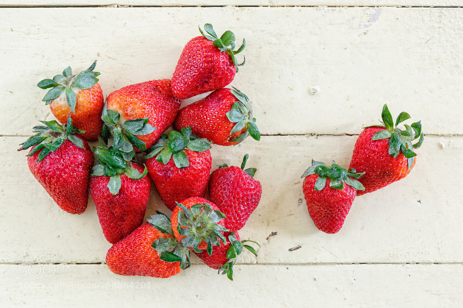 Canon EOS 7D Mark II sample photo. Fresh strawberries photography