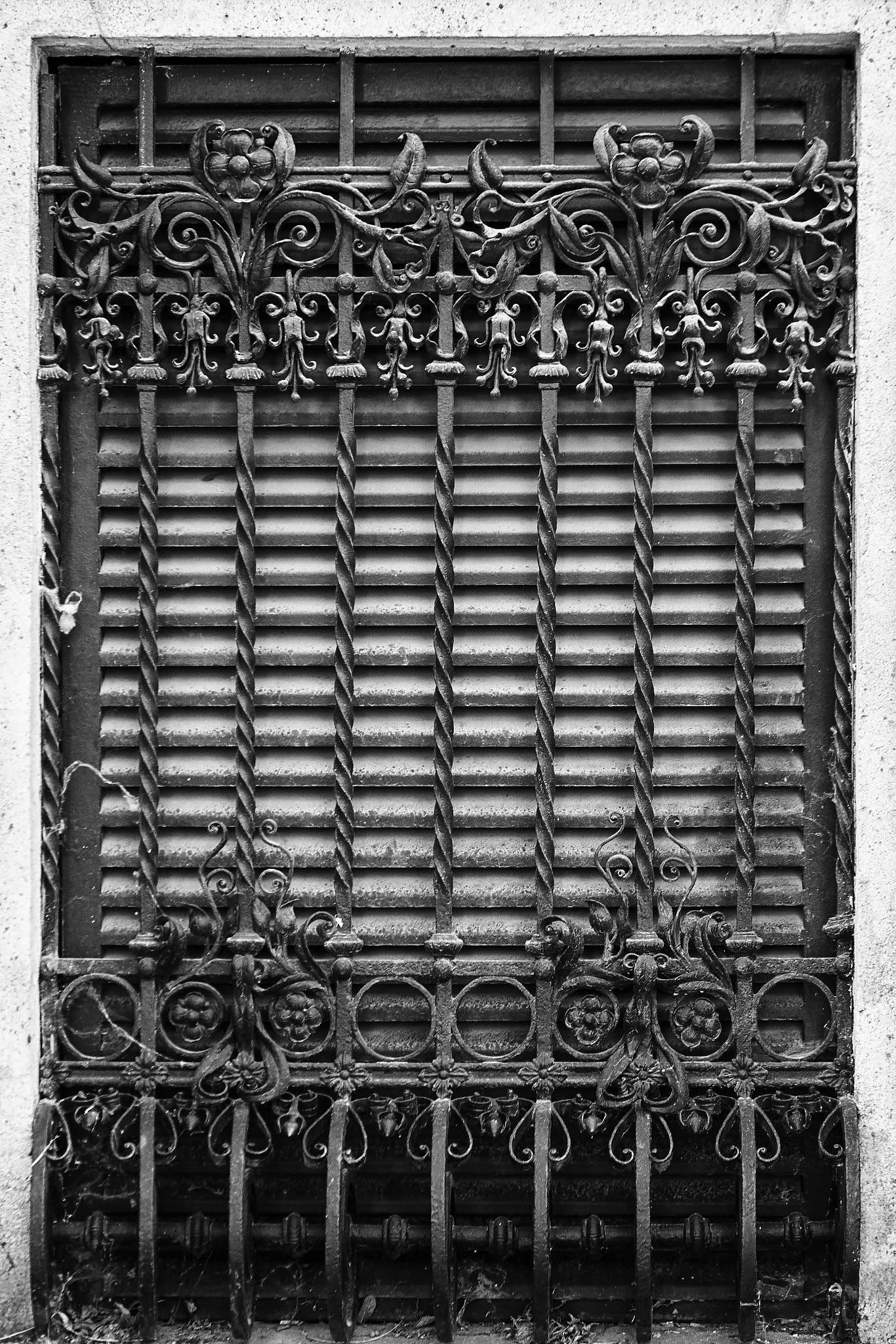Samsung NX1 sample photo. Old window grate photography