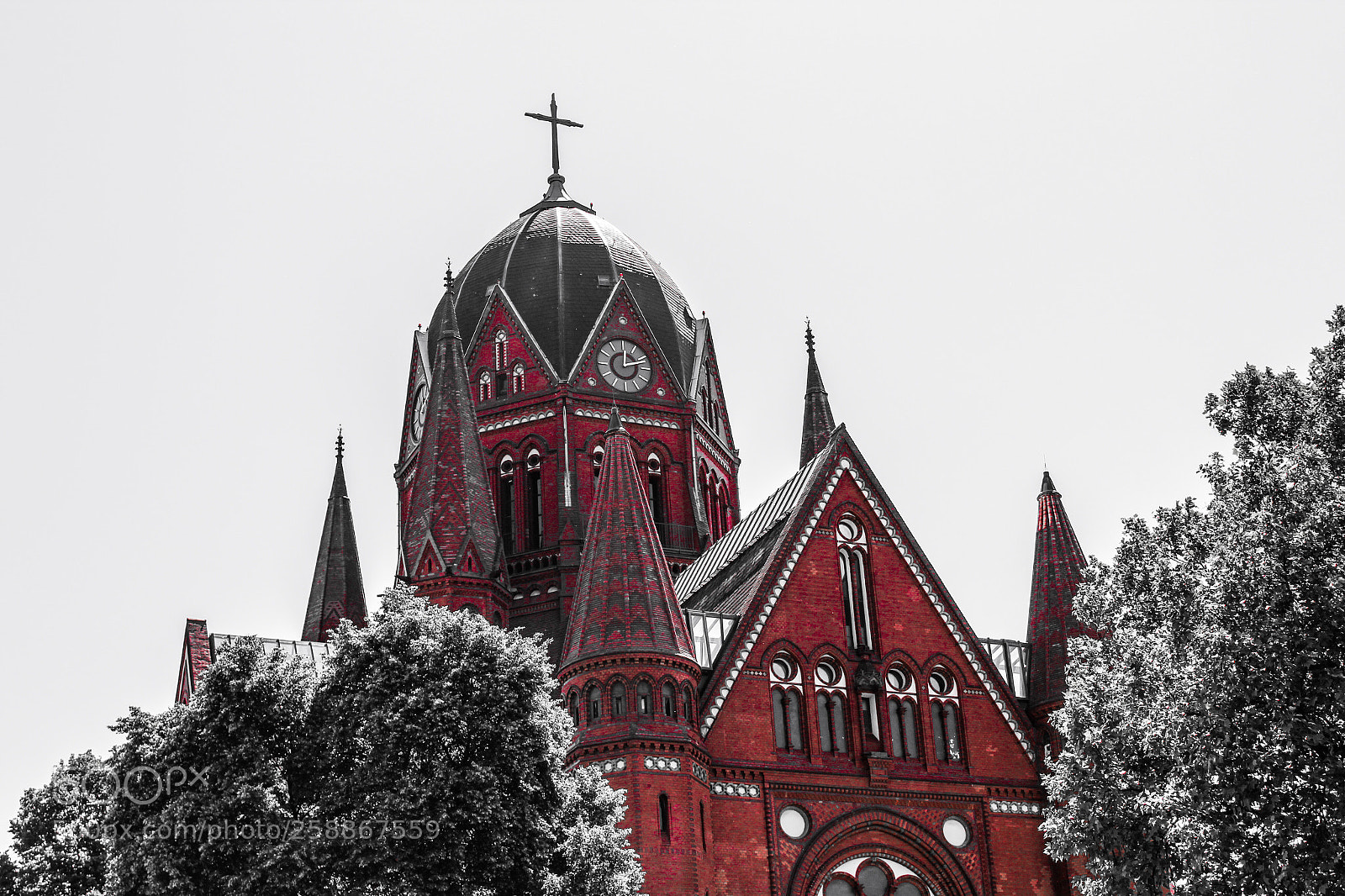 Canon EOS 1300D (EOS Rebel T6 / EOS Kiss X80) sample photo. Chapel in berlin photography