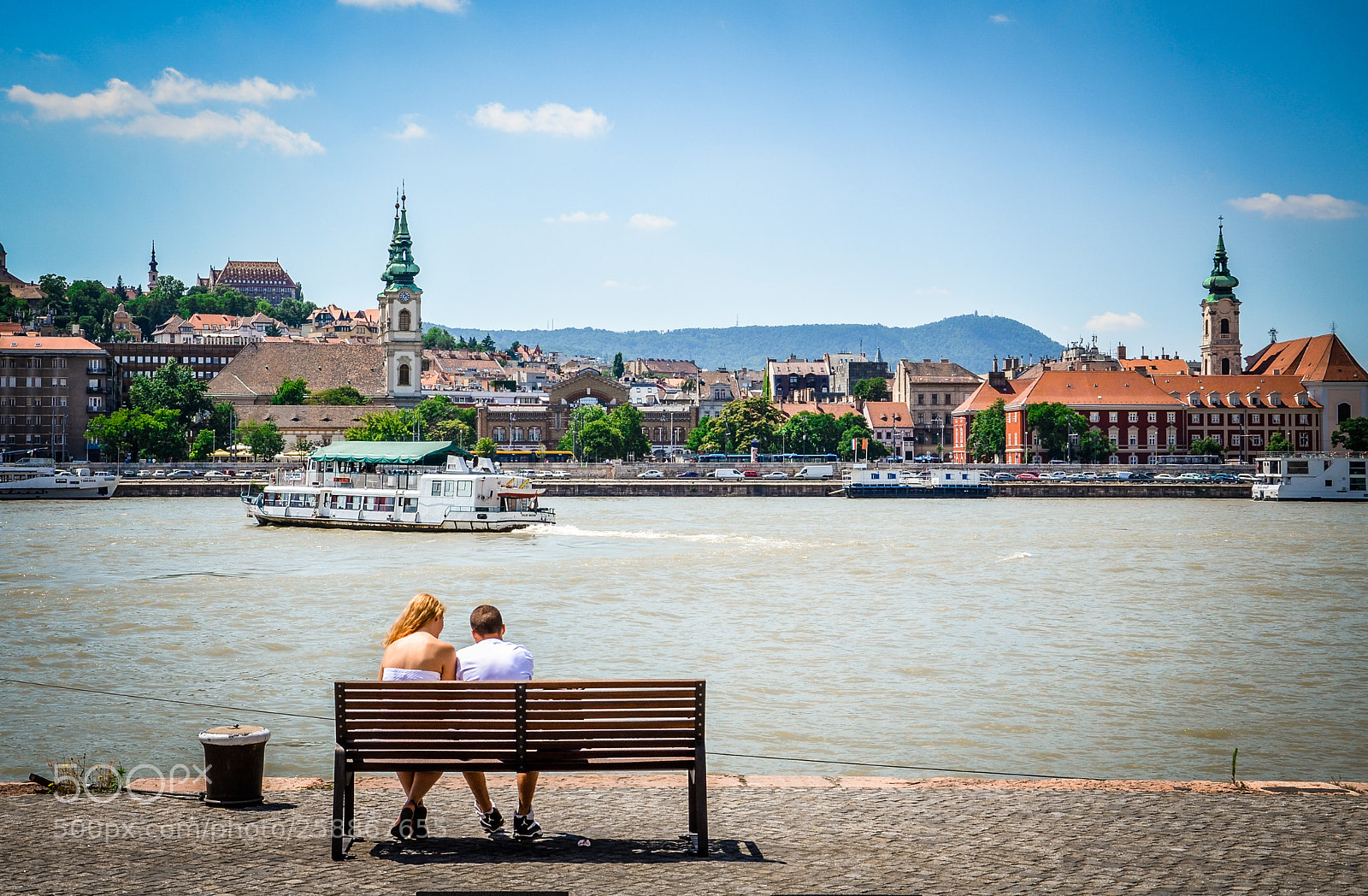 Nikon D5100 sample photo. Couple on rivershore photography