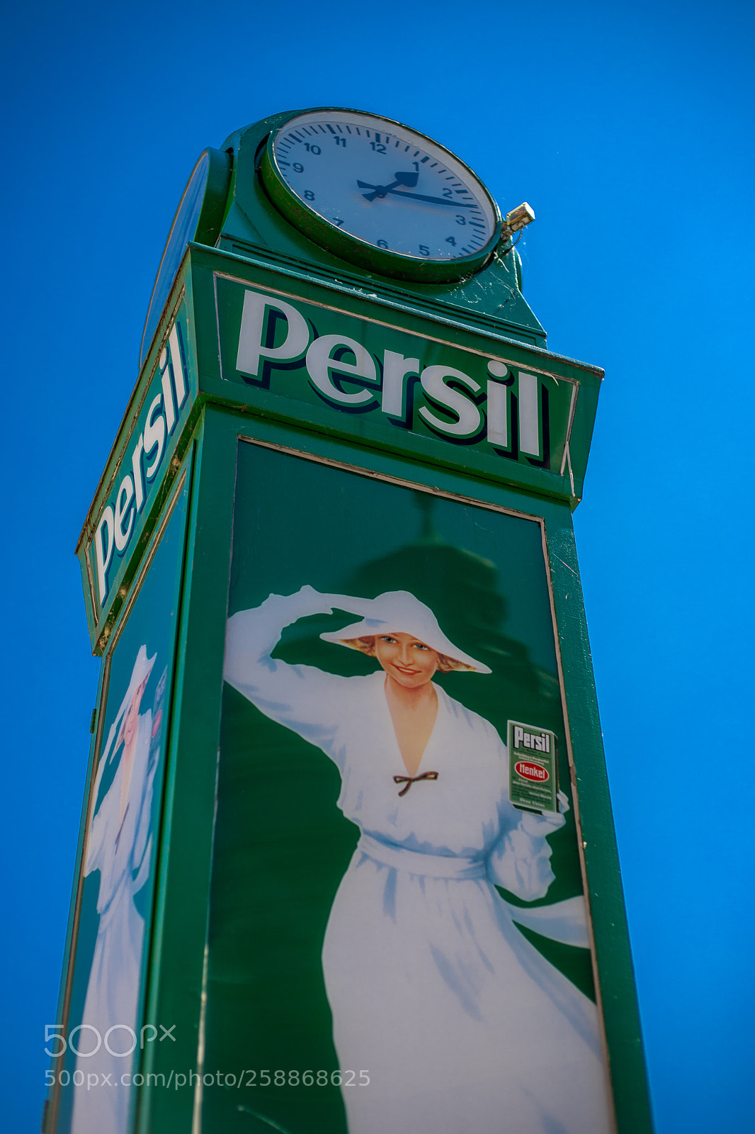 Canon EOS 6D Mark II sample photo. Old clock photography
