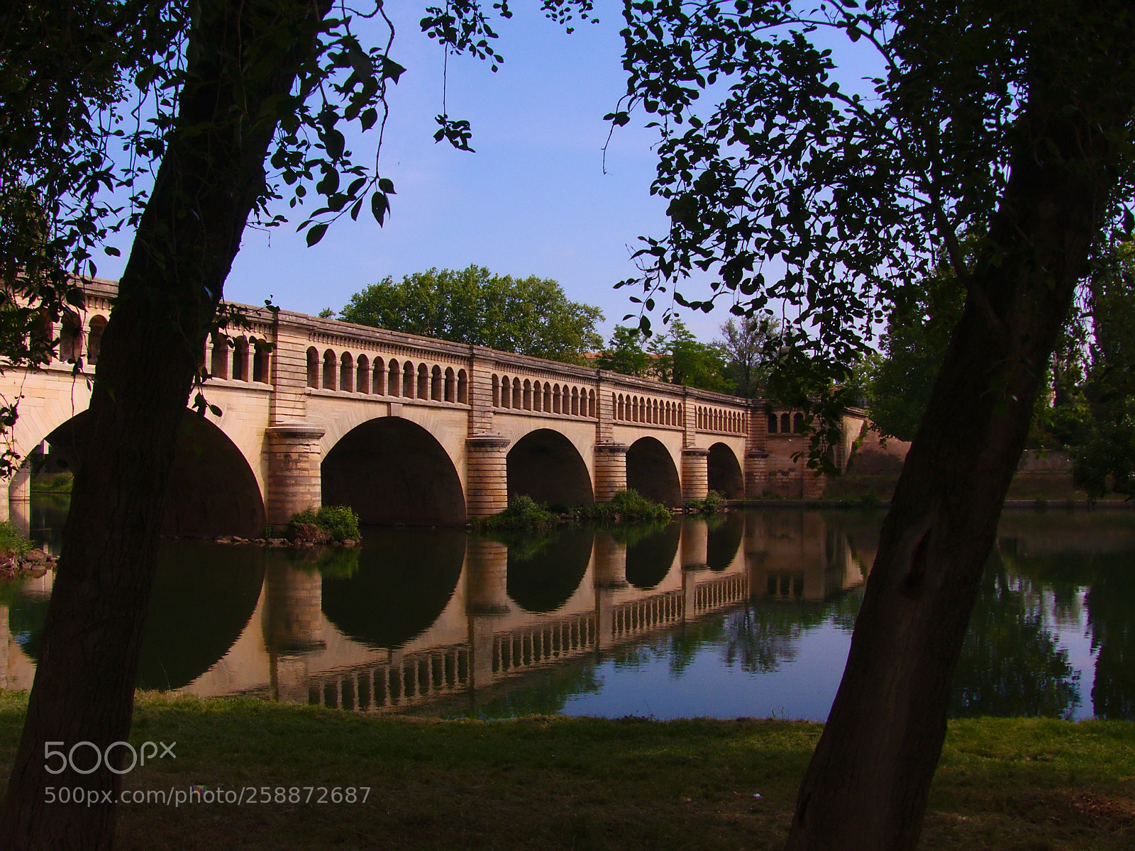 Panasonic Lumix DMC-FZ200 sample photo. Beziers.son pont canal photography