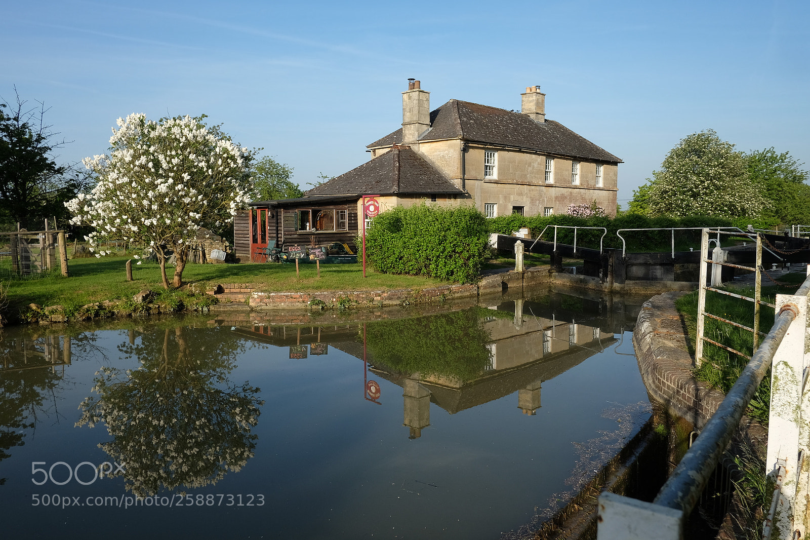 Fujifilm X-E2 sample photo. Lockkeeper's cottage photography