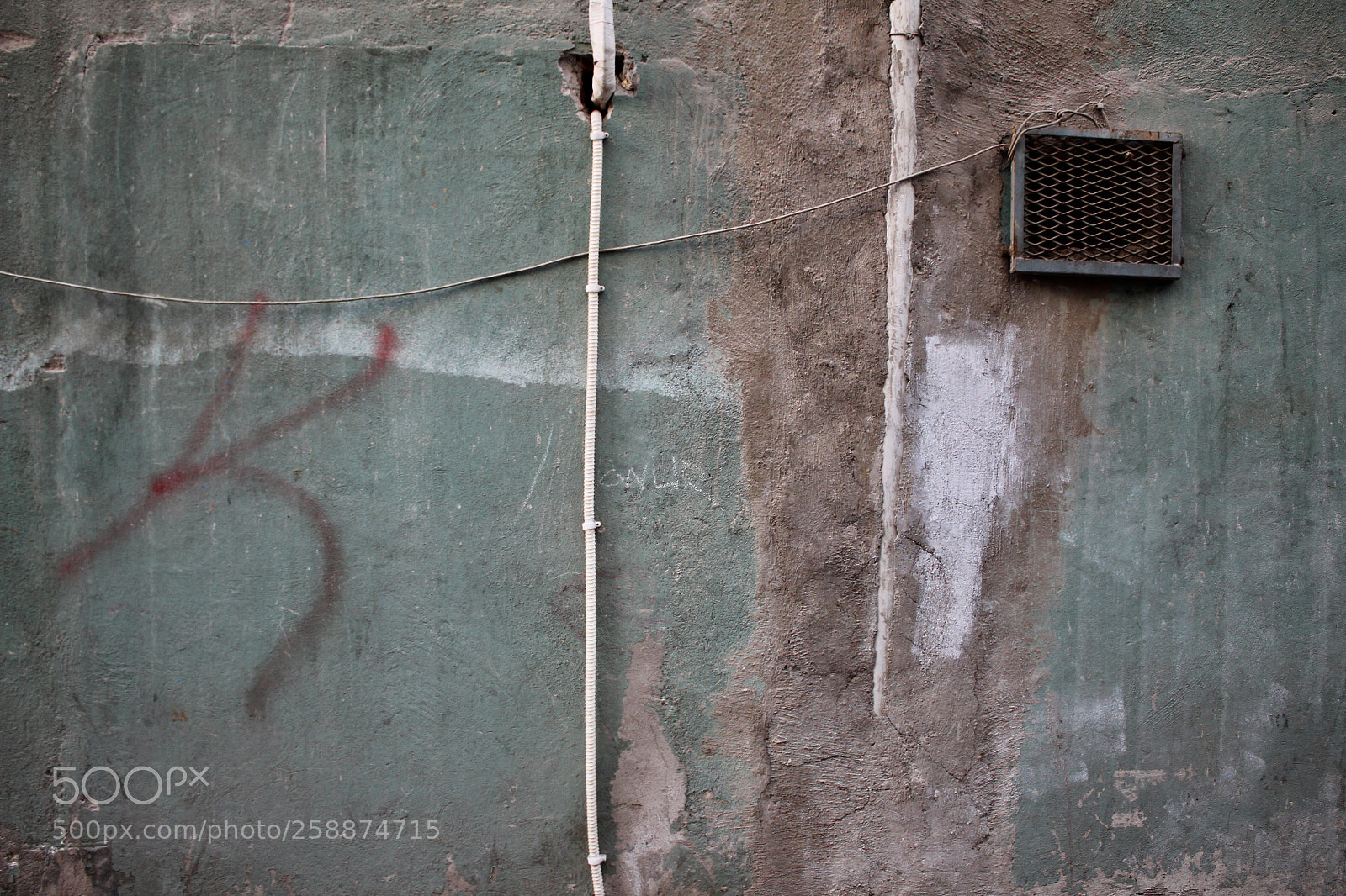 Canon EOS 1300D (EOS Rebel T6 / EOS Kiss X80) sample photo. The old wall photography