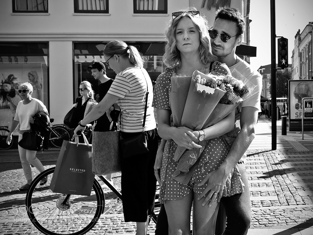 Fujifilm X-Pro2 sample photo. She got flowers photography