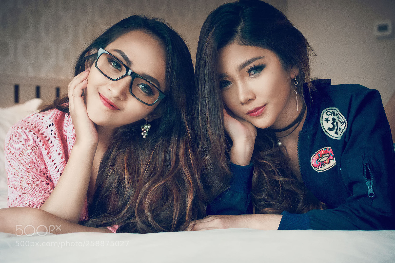 Sony a6000 sample photo. Sisterhood photography