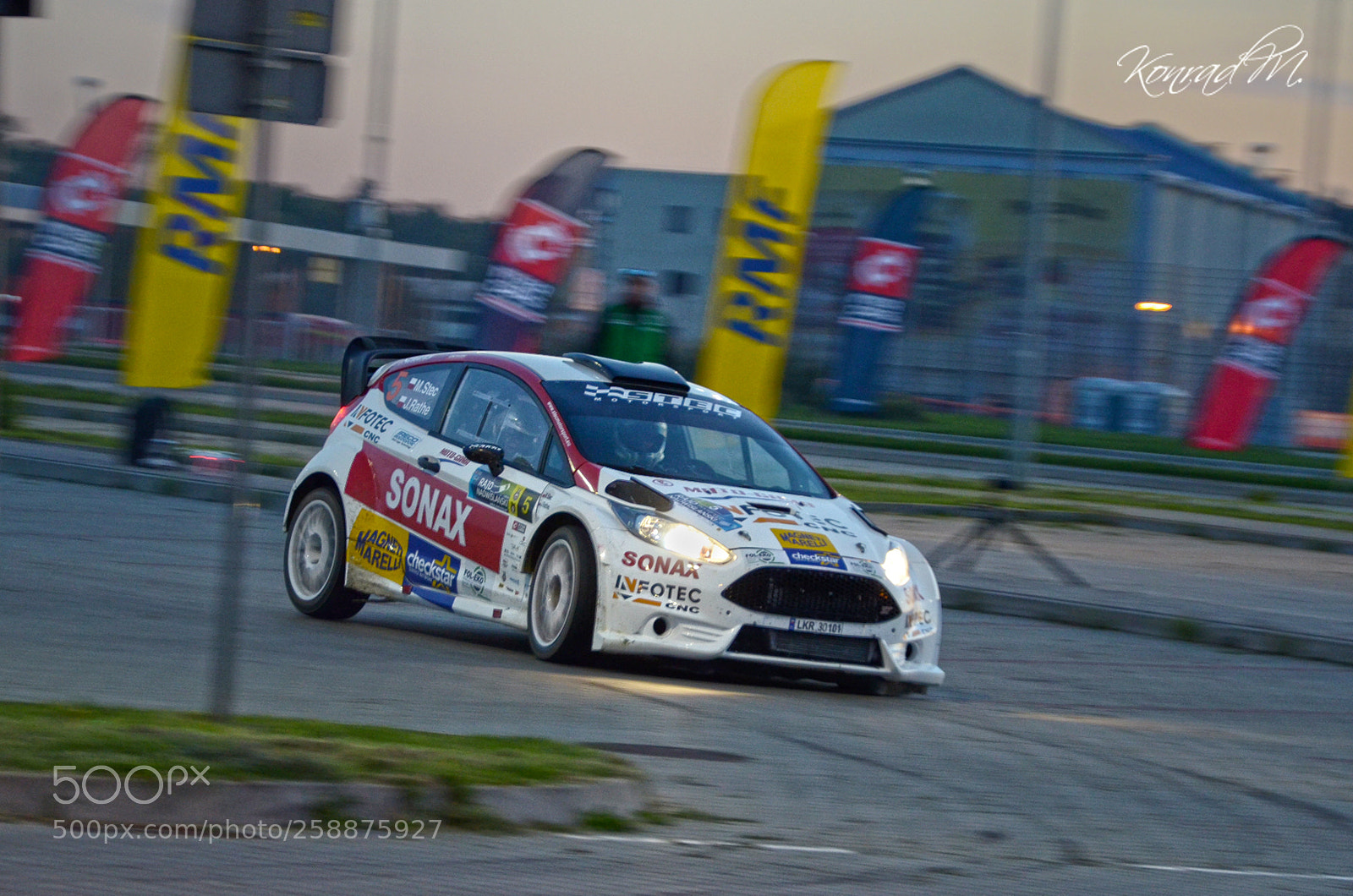Nikon D5100 sample photo. Full attack photography