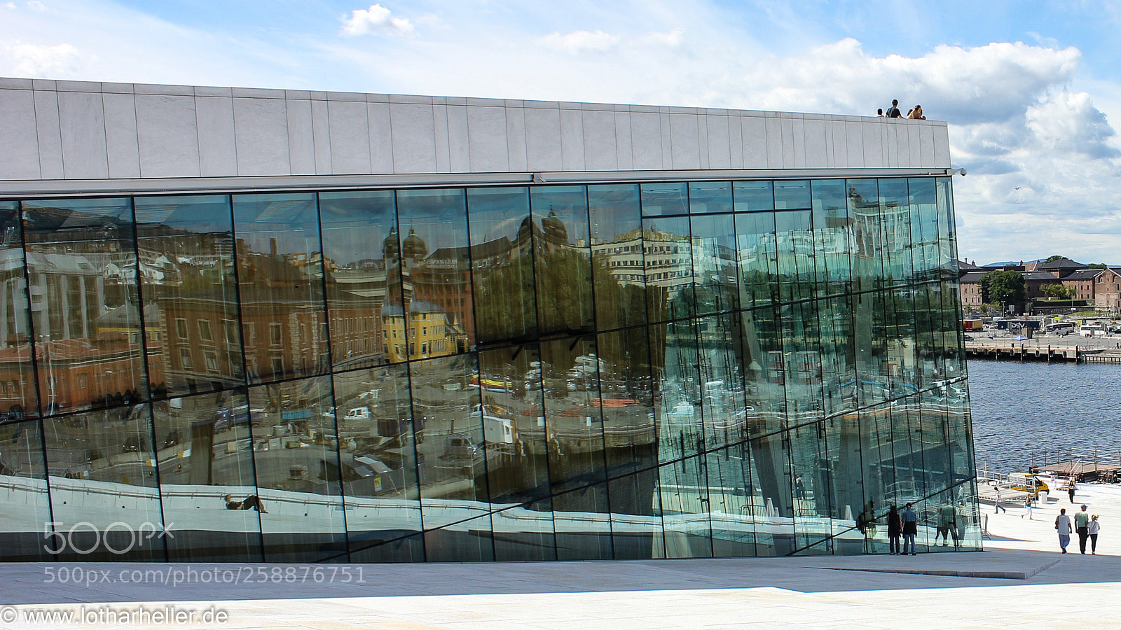 Canon EOS 550D (EOS Rebel T2i / EOS Kiss X4) sample photo. Oslo opera reflection photography