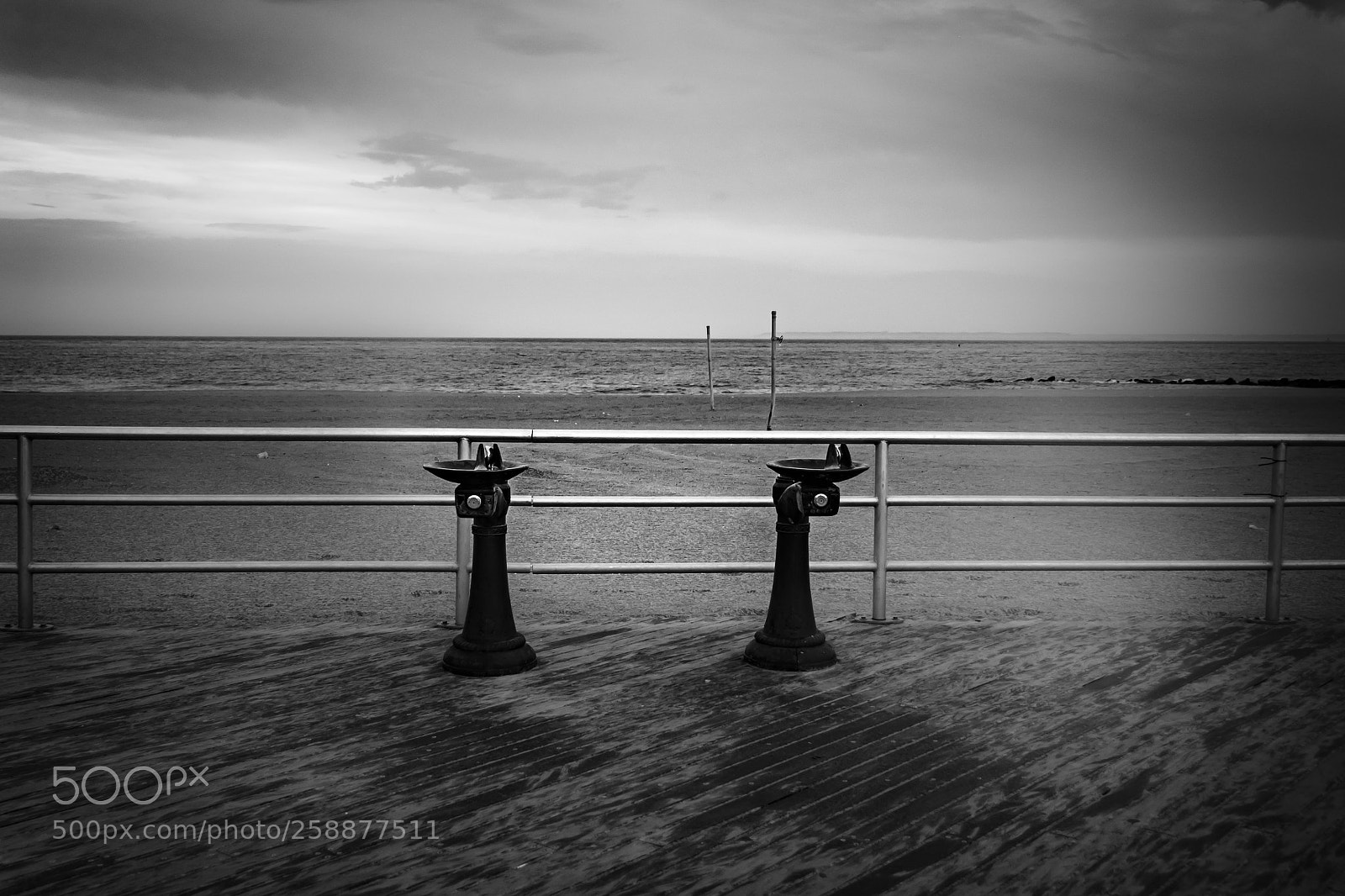 Panasonic Lumix DMC-GH4 sample photo. Night in coney island photography