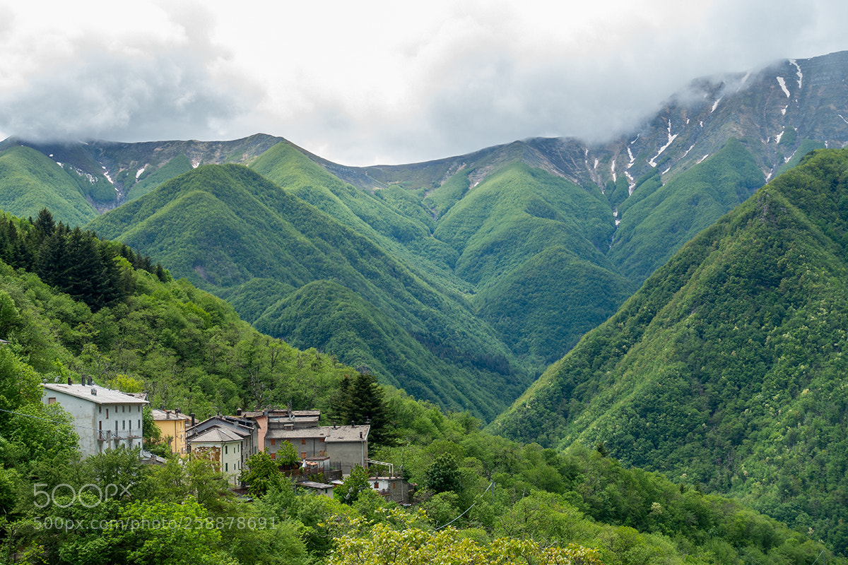 Sony Cyber-shot DSC-RX100 III sample photo. Apennines hill top village photography
