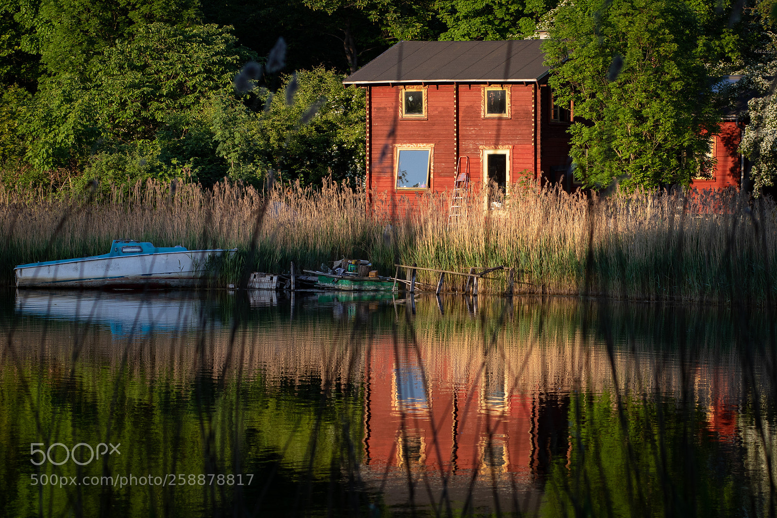 Canon EOS 200D (EOS Rebel SL2 / EOS Kiss X9) sample photo. House by the lake photography