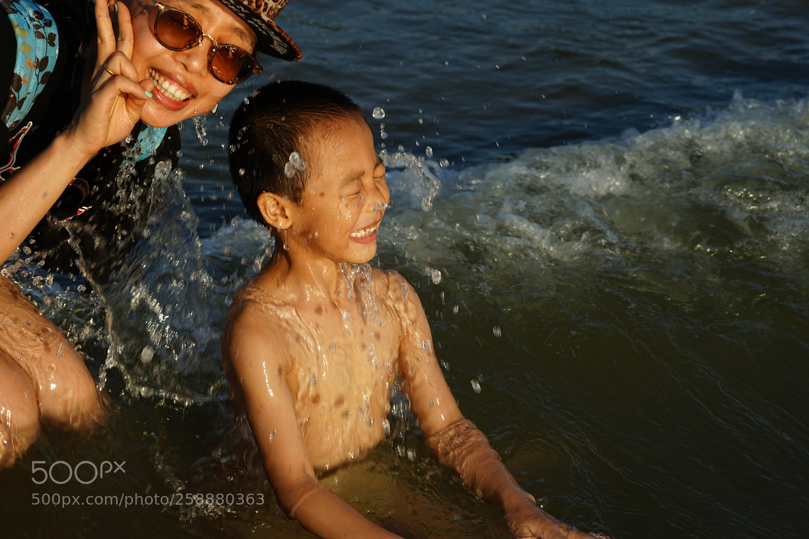Sony a7 II sample photo. 斜阳浪翻 photography