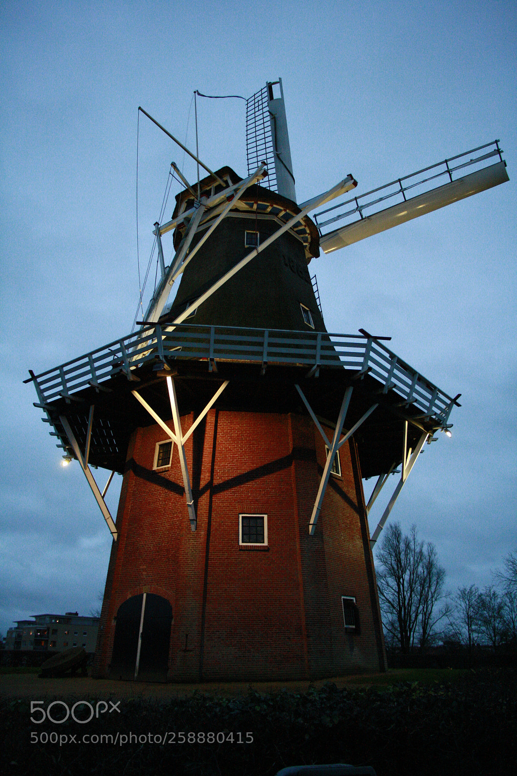 Canon EOS 1000D (EOS Digital Rebel XS / EOS Kiss F) sample photo. Windmill photography