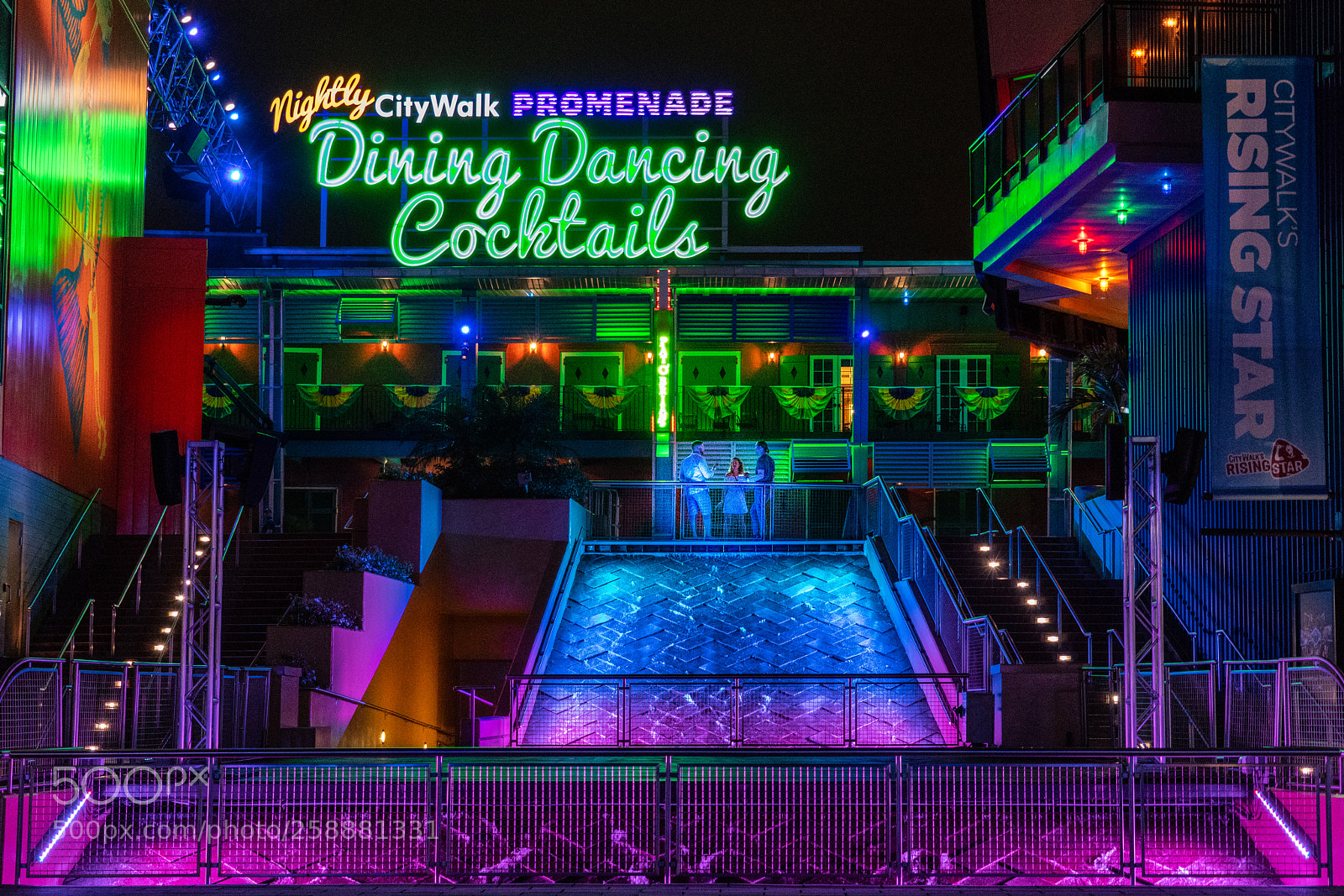Sony a7R III sample photo. Dining dancing cocktails photography